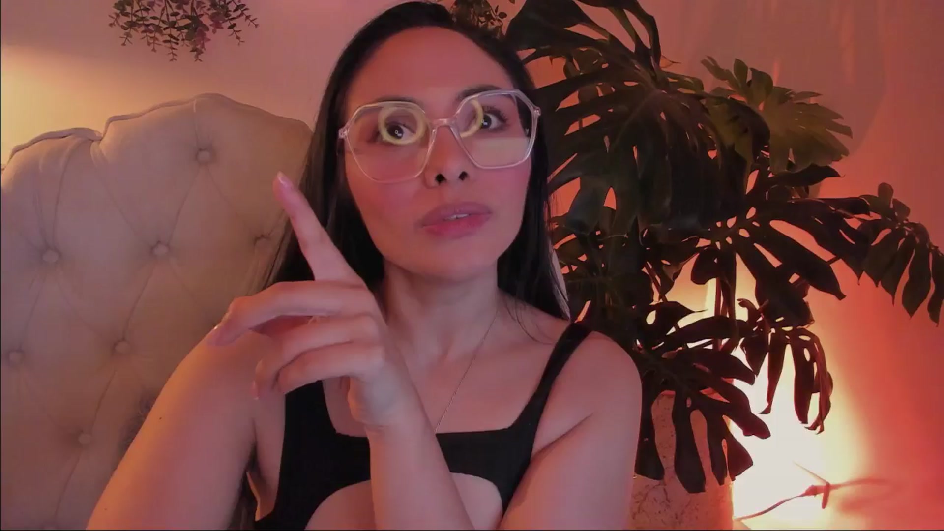 Gallery image thumbnail from Marianviolet's myfreecams stream on, 05/05/2024, 09:46 image 3 of 20