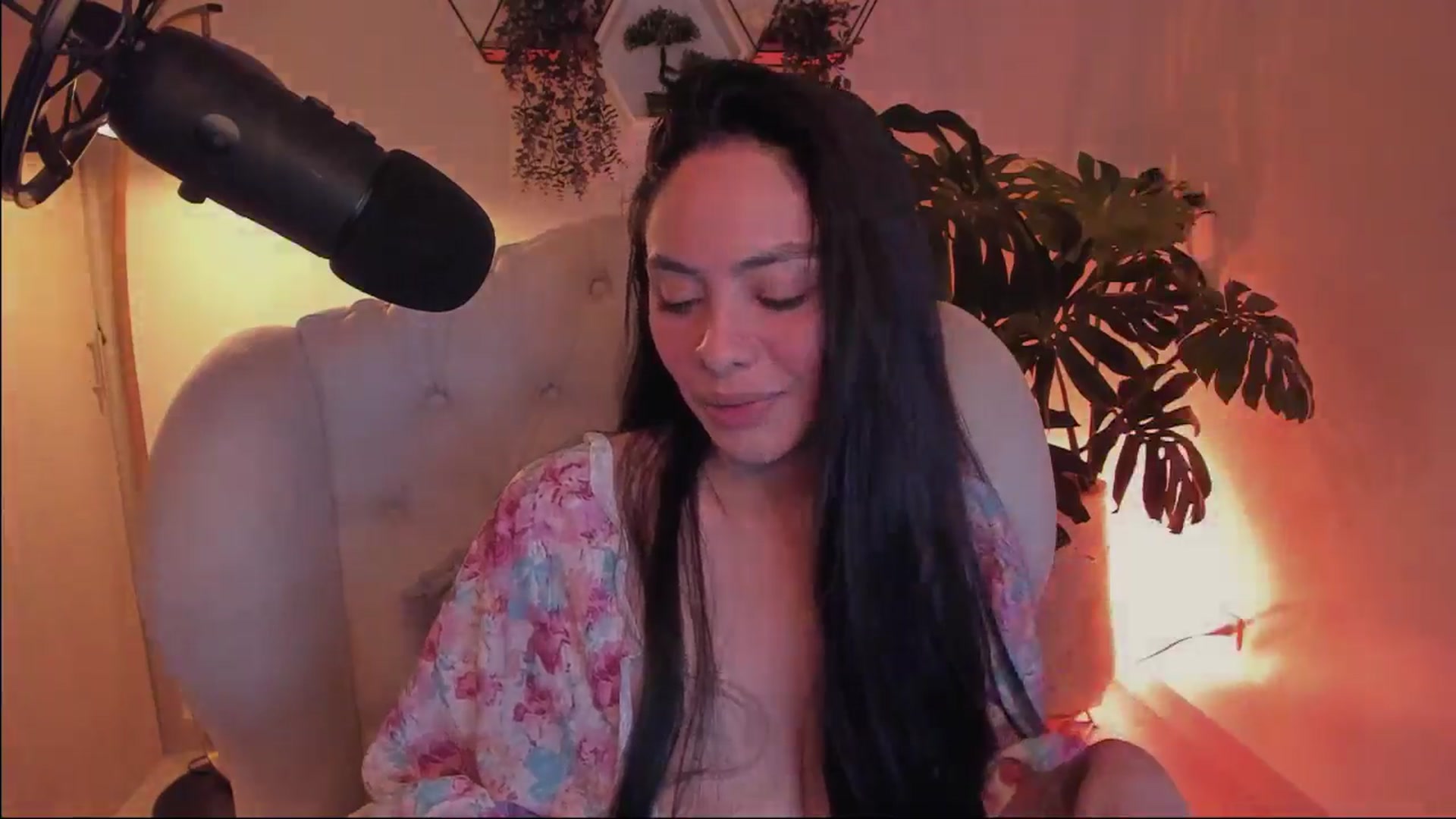 Gallery image thumbnail from Marianviolet's myfreecams stream on, 05/08/2024, 08:35 image 6 of 20