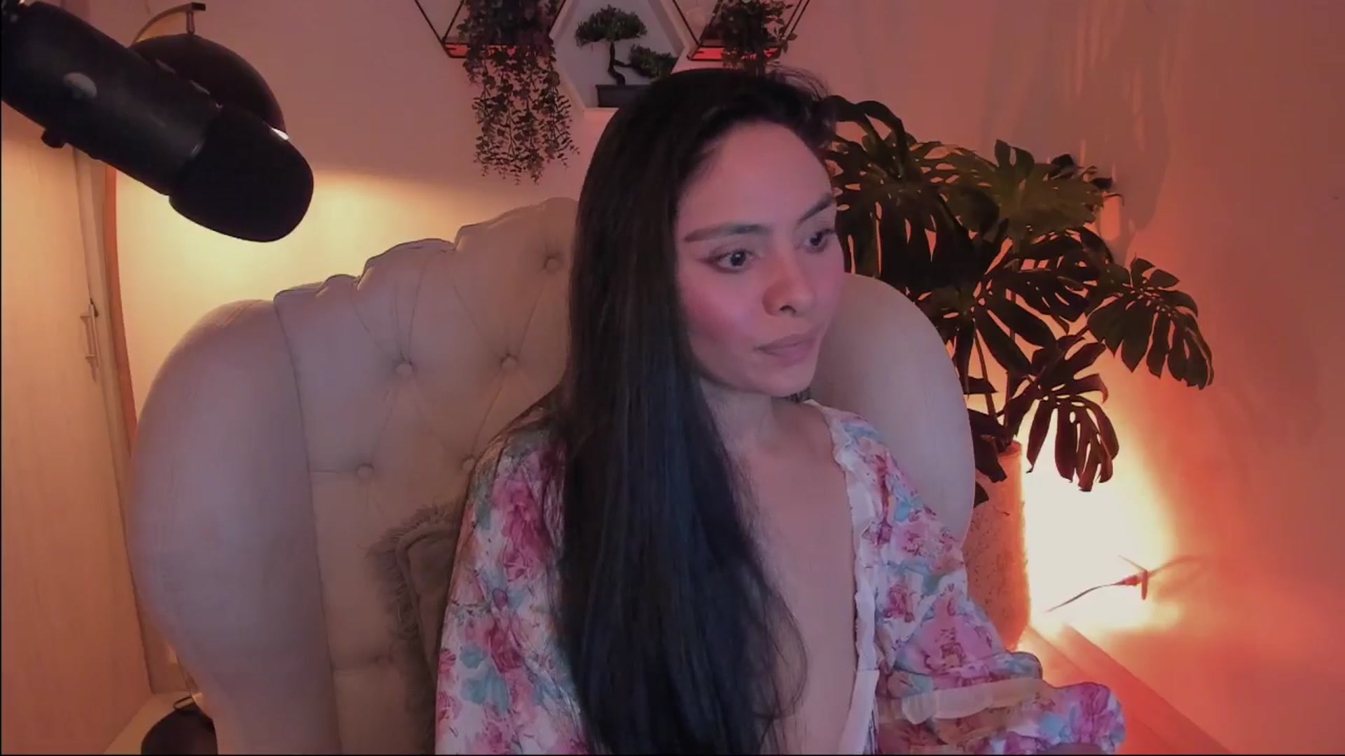 Gallery image thumbnail from Marianviolet's myfreecams stream on, 05/08/2024, 08:35 image 4 of 20