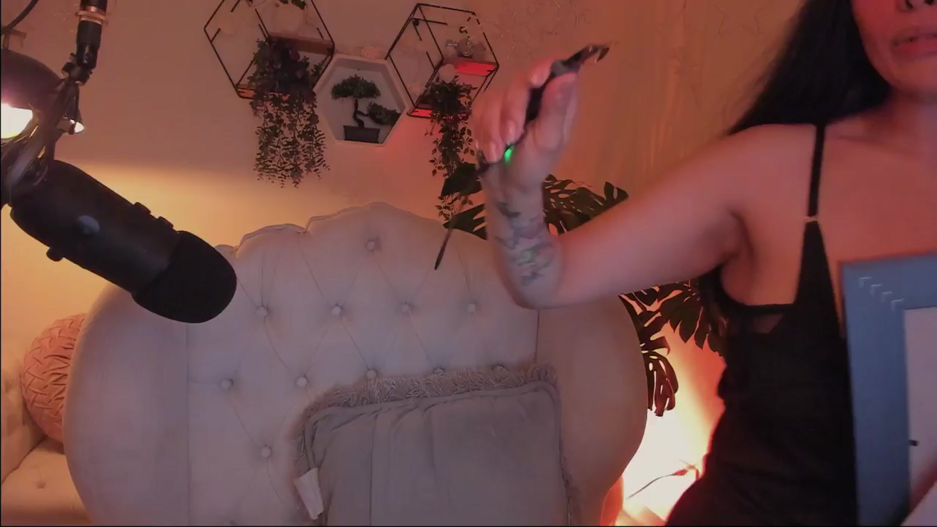 Gallery image thumbnail from Marianviolet's myfreecams stream on, 05/15/2024, 07:06 image 4 of 20