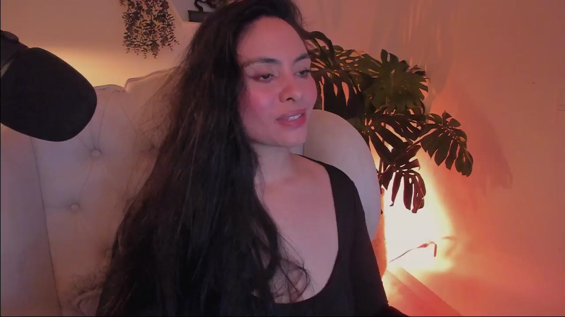 Gallery image thumbnail from Marianviolet's myfreecams stream on, 05/16/2024, 08:21 image 18 of 20