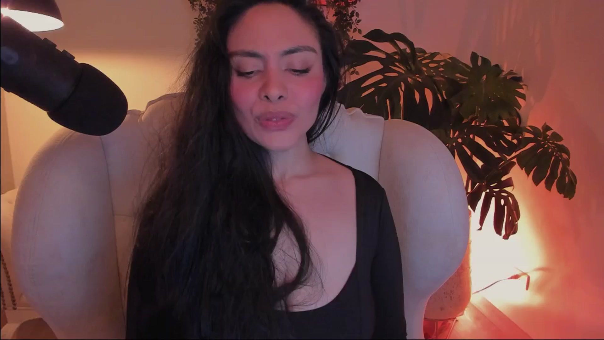Gallery image thumbnail from Marianviolet's myfreecams stream on, 05/16/2024, 08:21 image 19 of 20
