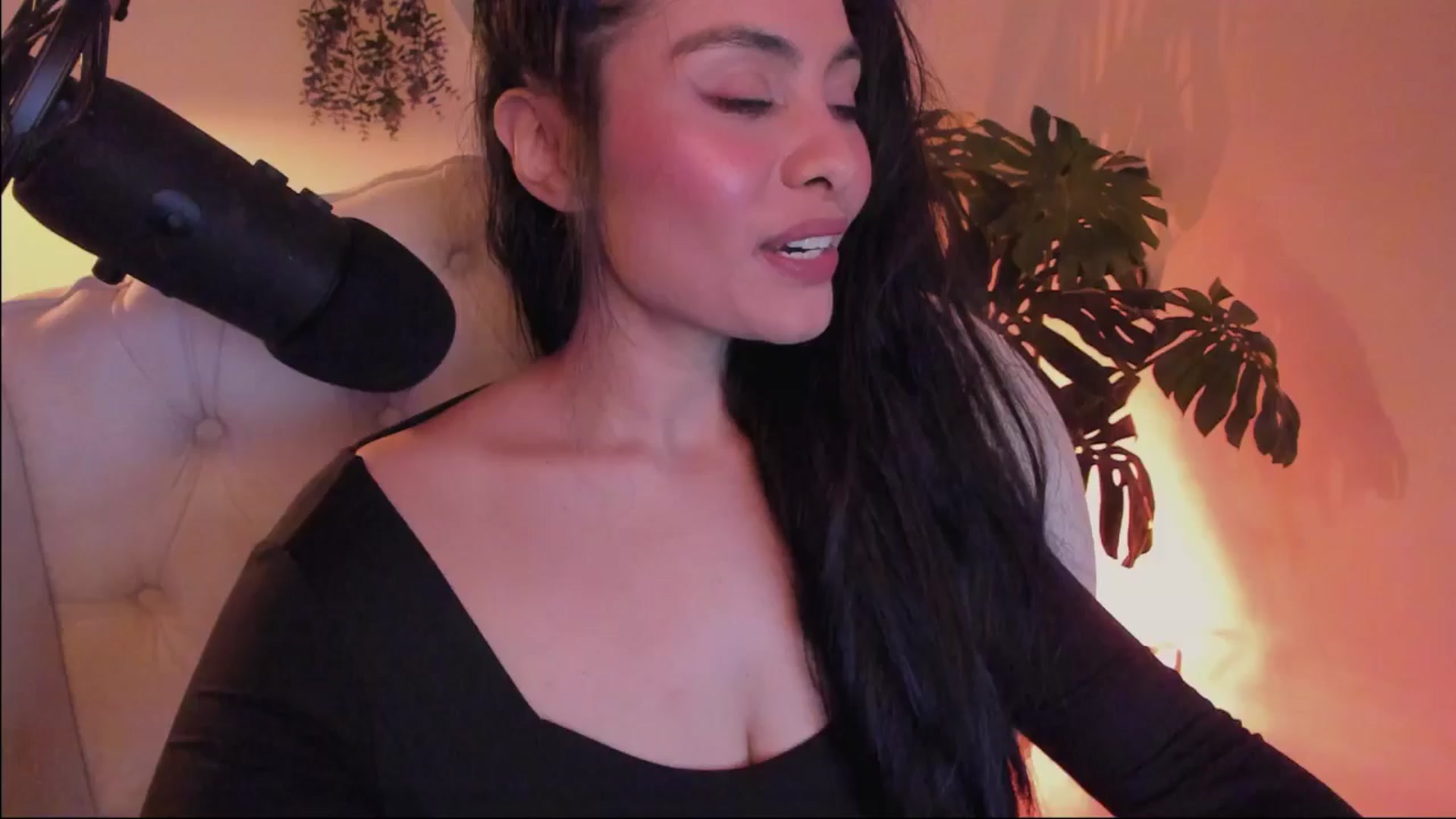 Gallery image thumbnail from Marianviolet's myfreecams stream on, 05/16/2024, 08:21 image 12 of 20