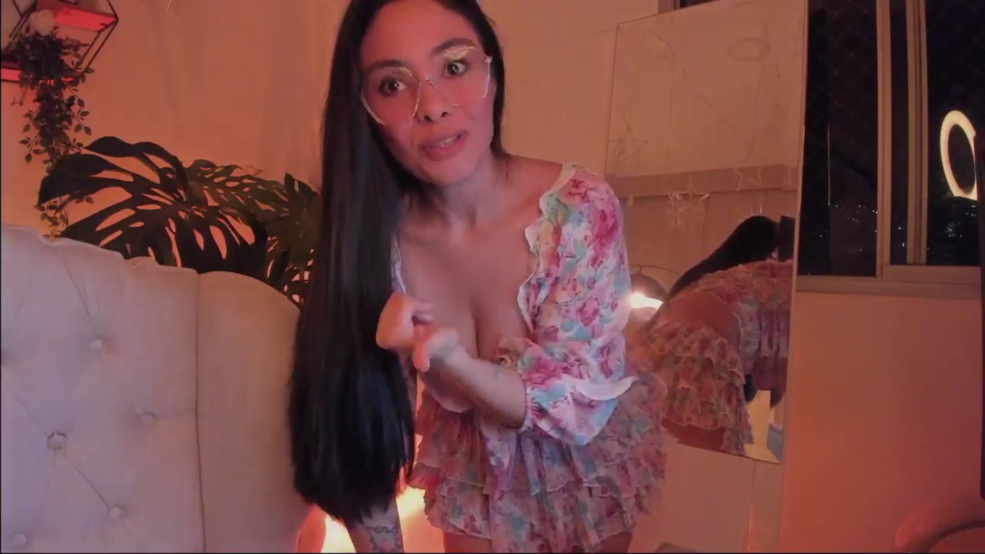 Gallery image thumbnail from Marianviolet's myfreecams stream on, 05/23/2024, 06:35 image 6 of 20