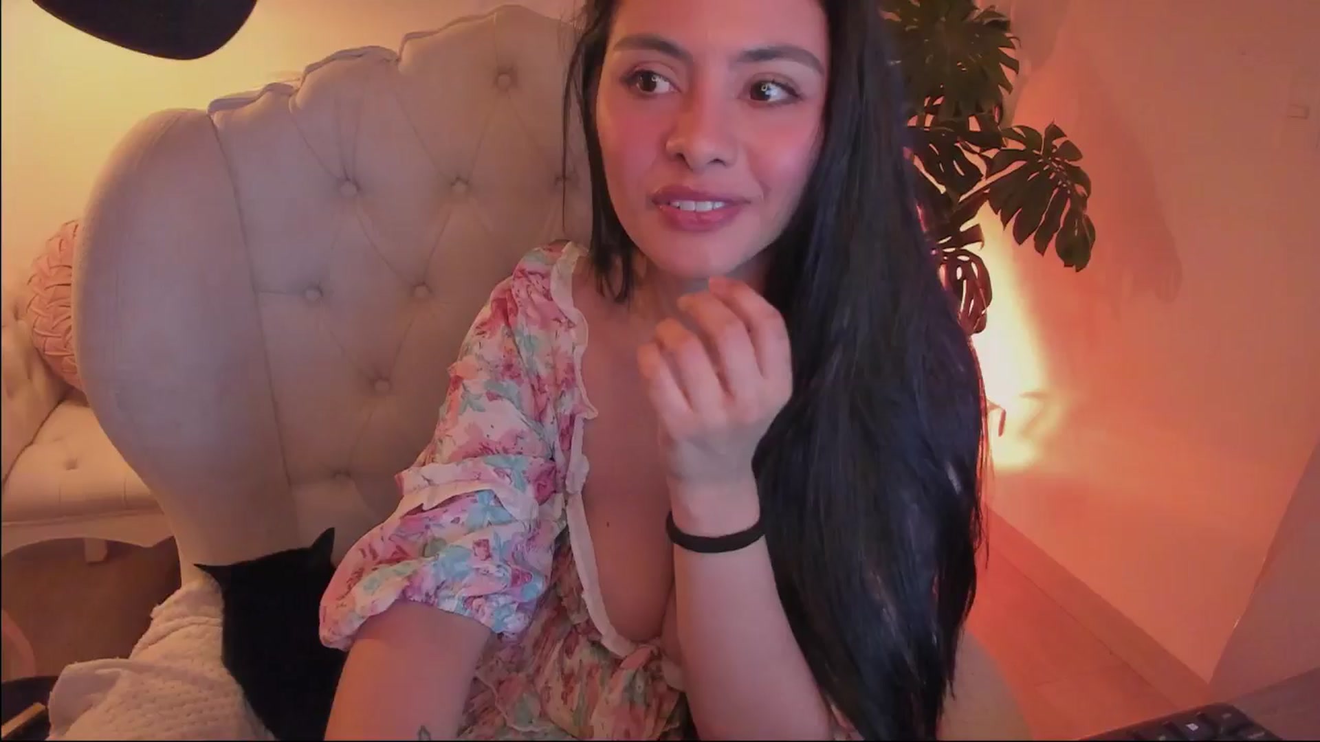 Gallery image thumbnail from Marianviolet's myfreecams stream on, 05/23/2024, 08:50 image 5 of 20
