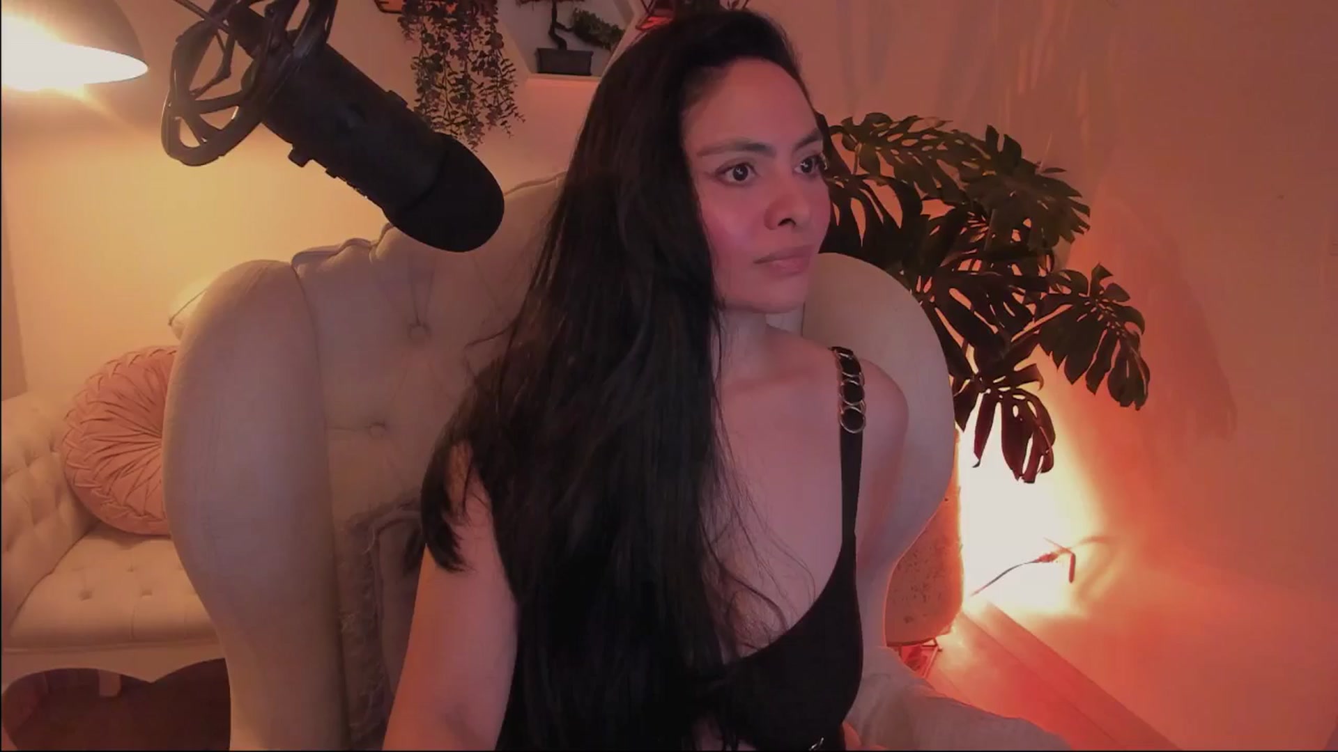 Gallery image thumbnail from Marianviolet's myfreecams stream on, 05/30/2024, 10:31 image 1 of 20