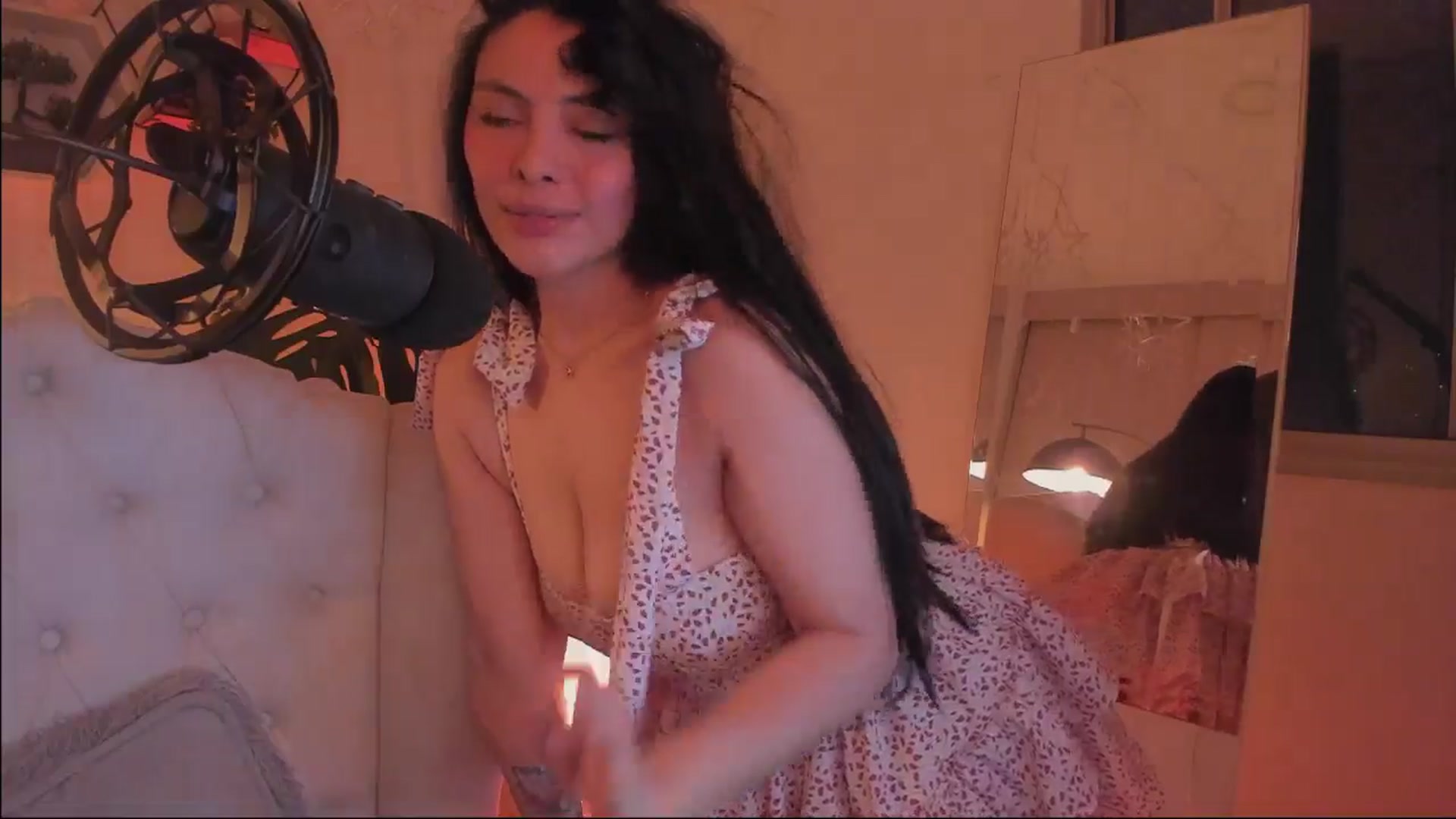 Gallery image thumbnail from Marianviolet's myfreecams stream on, 05/31/2024, 06:44 image 13 of 20