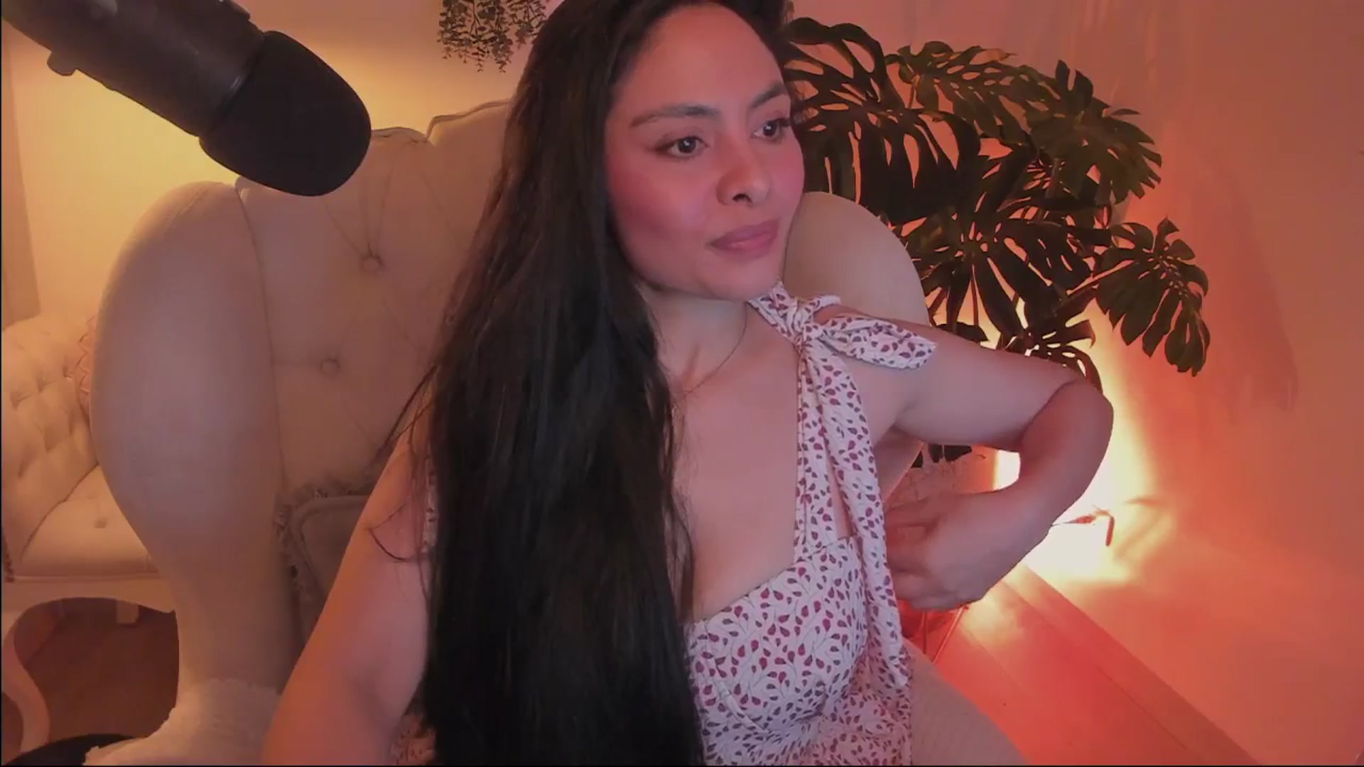 Gallery image thumbnail from Marianviolet's myfreecams stream on, 05/31/2024, 10:23 image 12 of 20