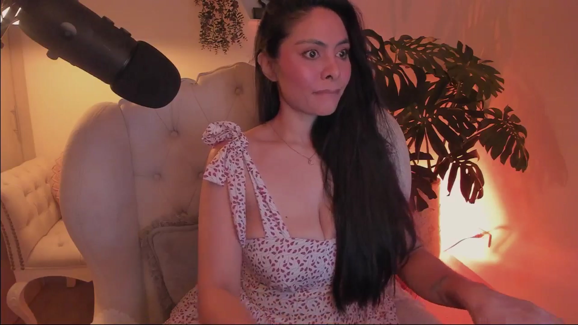Gallery image thumbnail from Marianviolet's myfreecams stream on, 05/31/2024, 10:23 image 8 of 20