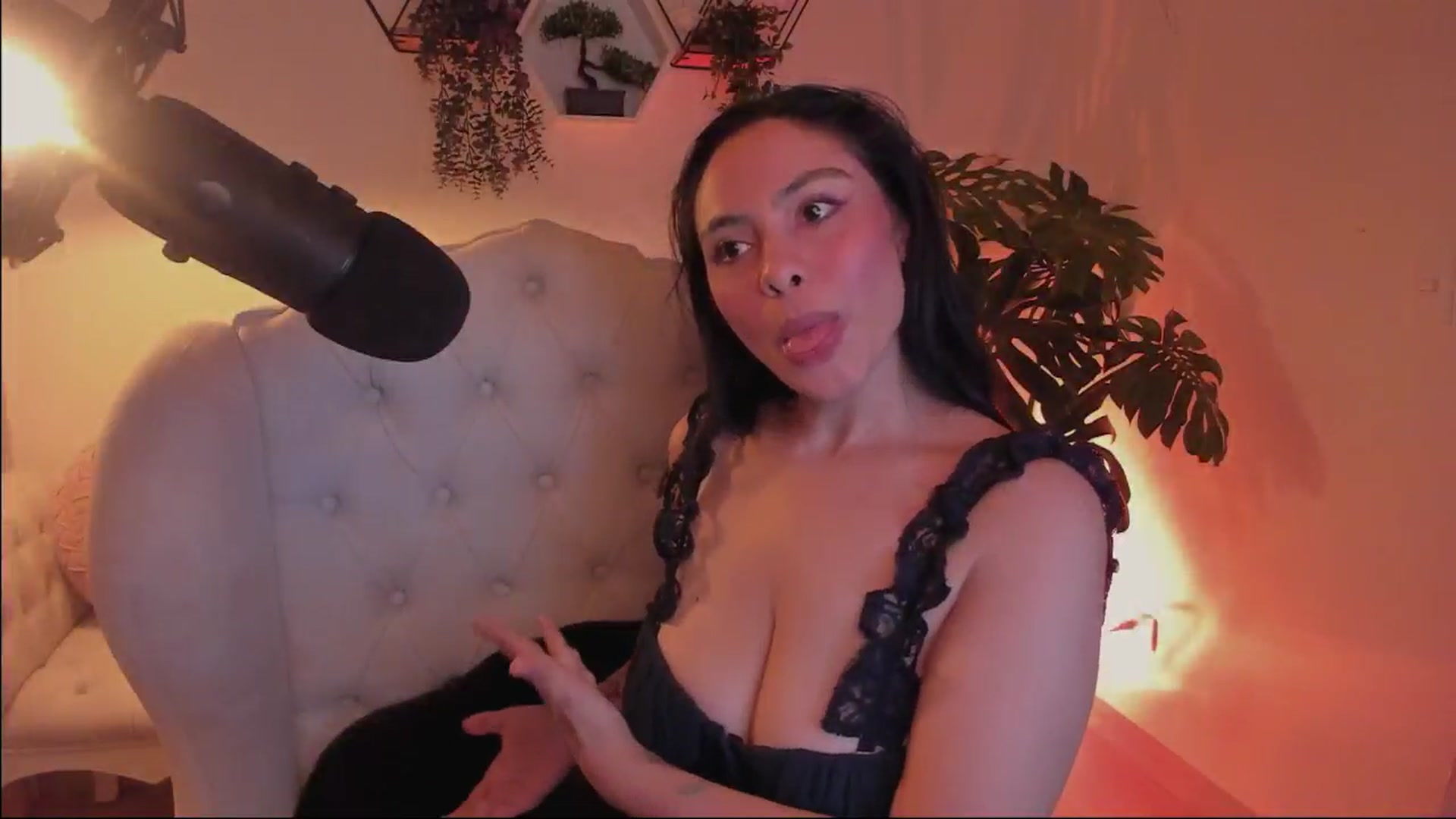Gallery image thumbnail from Marianviolet's myfreecams stream on, 06/01/2024, 10:09 image 5 of 20