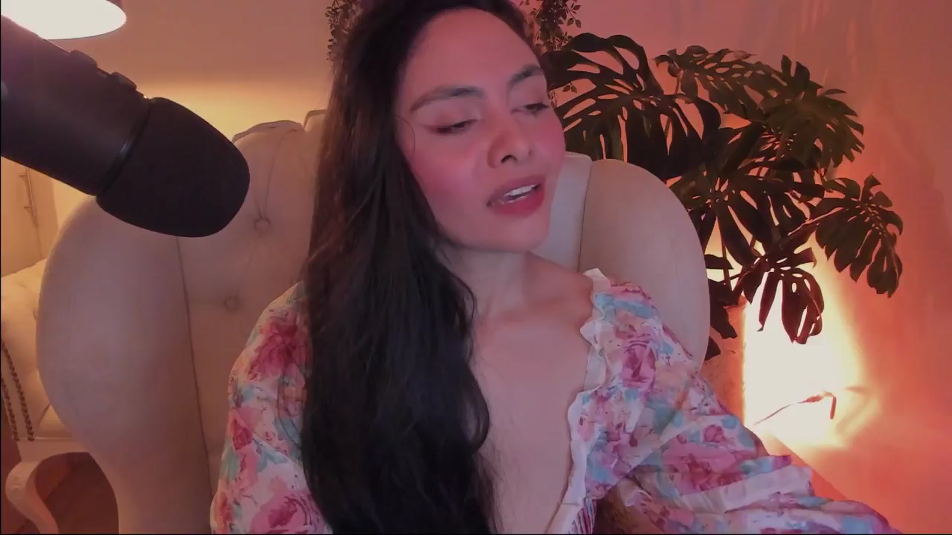 Gallery image thumbnail from Marianviolet's myfreecams stream on, 06/05/2024, 09:51 image 10 of 20