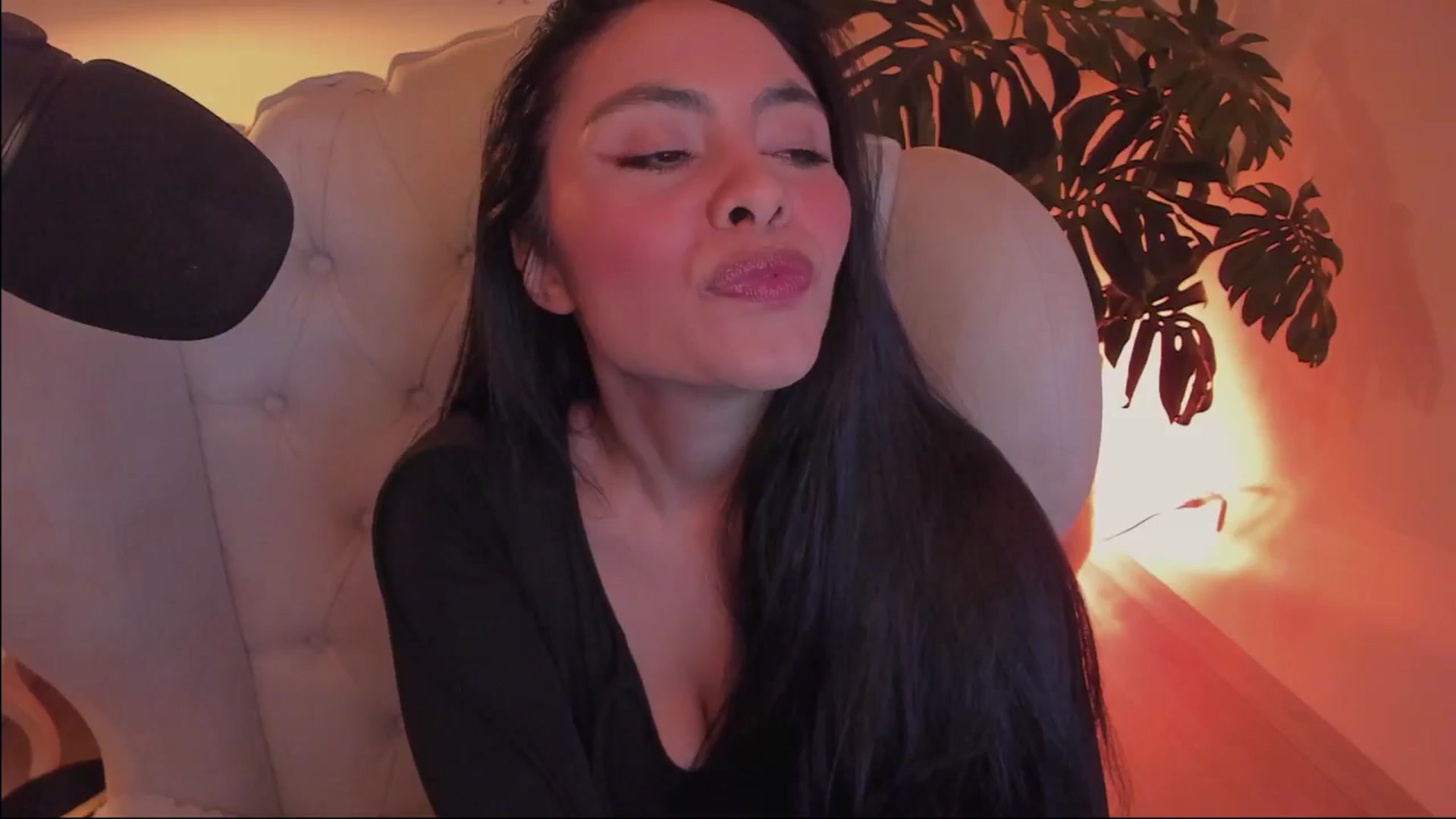 Gallery image thumbnail from Marianviolet's myfreecams stream on, 06/11/2024, 10:10 image 10 of 20