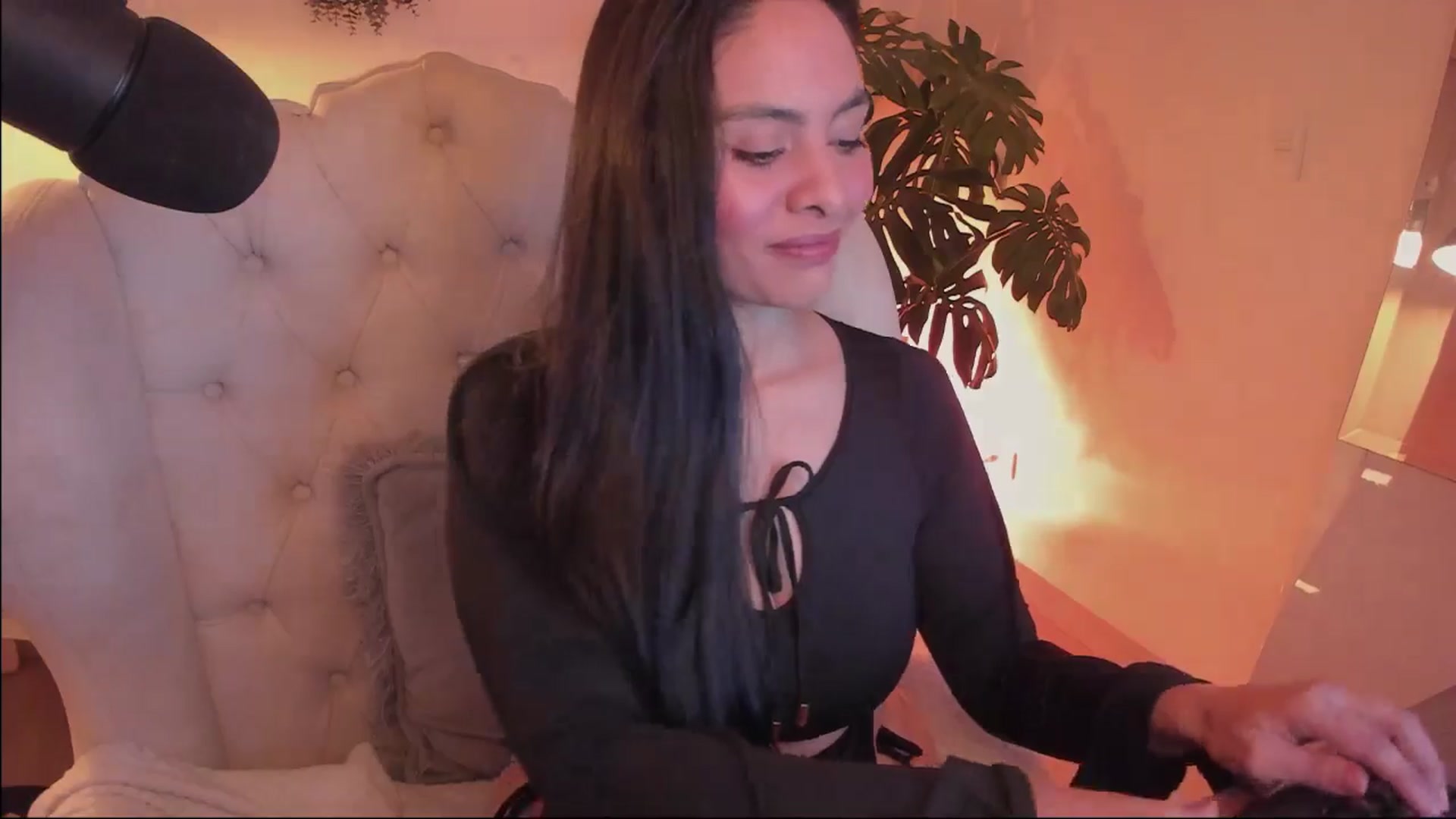 Gallery image thumbnail from Marianviolet's myfreecams stream on, 06/11/2024, 10:10 image 6 of 20