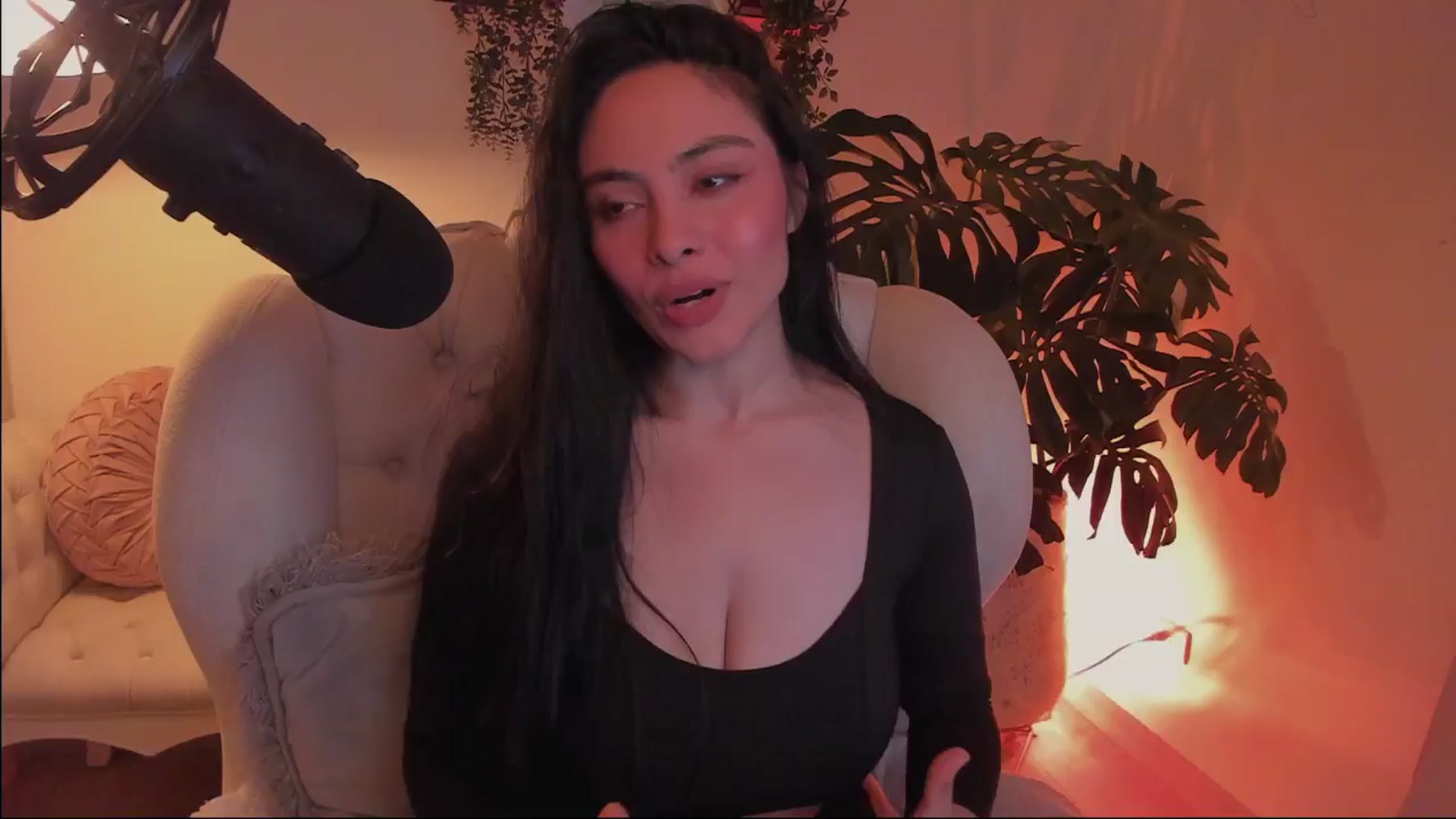 Gallery image thumbnail from Marianviolet's myfreecams stream on, 06/15/2024, 08:31 image 12 of 20