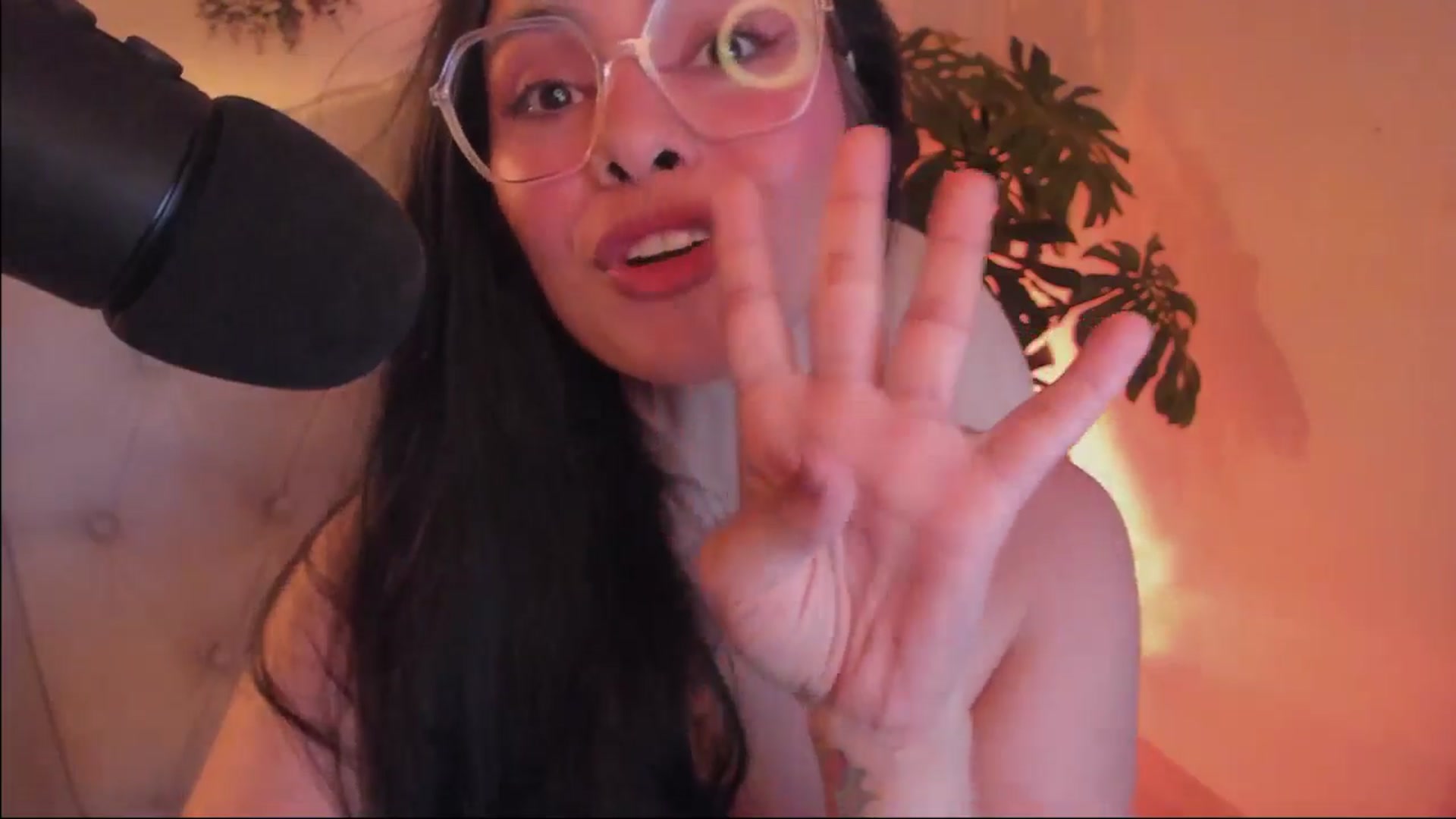 Gallery image thumbnail from Marianviolet's myfreecams stream on, 06/24/2024, 07:57 image 18 of 20