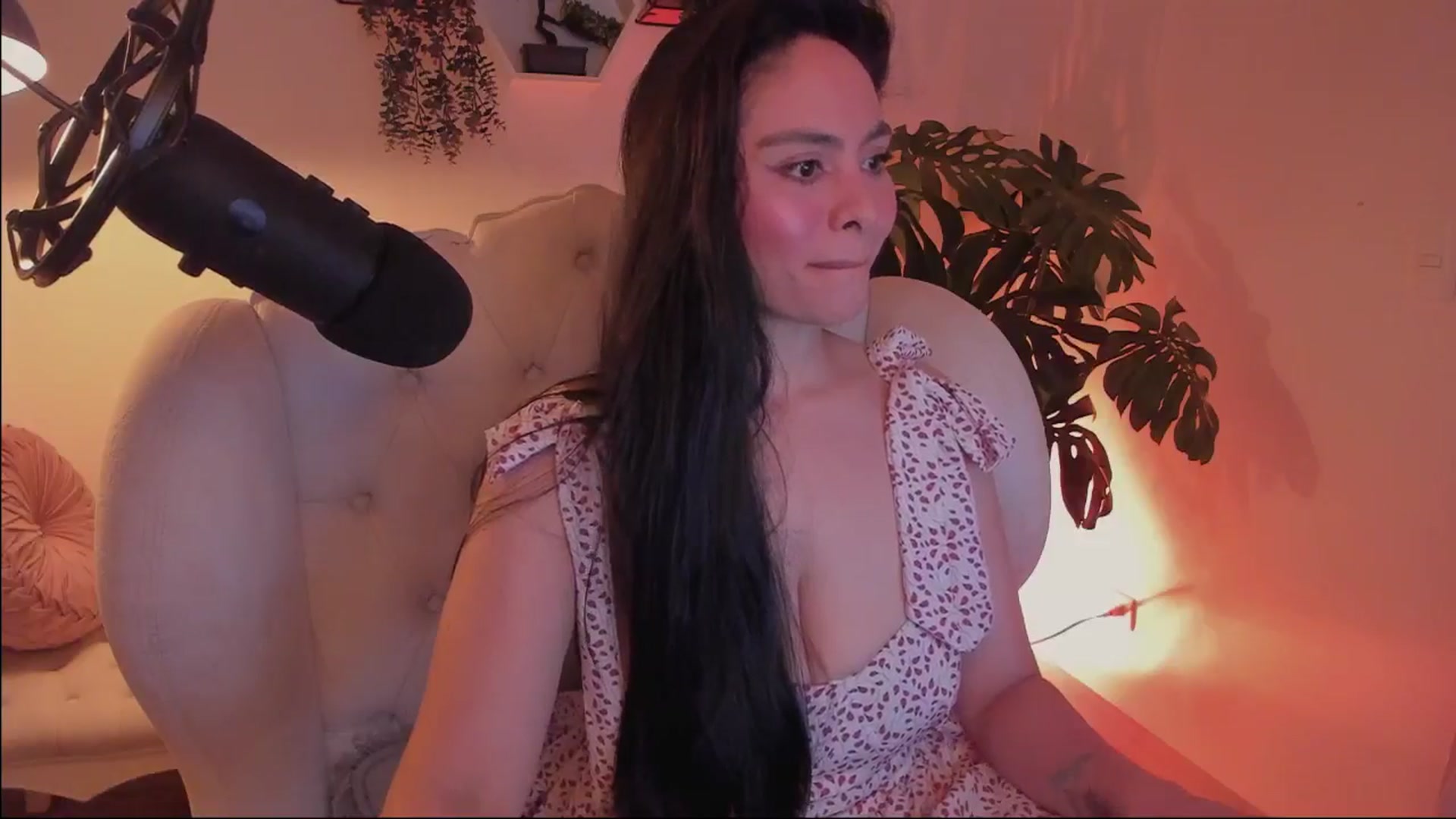 Gallery image thumbnail from Marianviolet's myfreecams stream on, 06/25/2024, 10:34 image 3 of 20