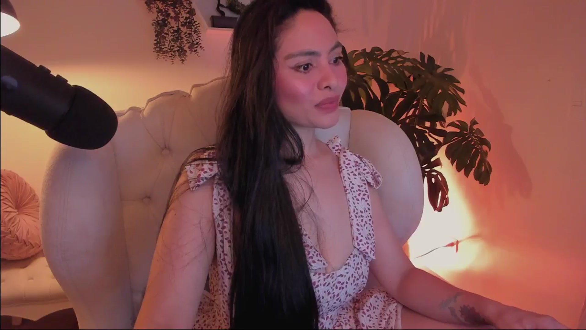 Gallery image thumbnail from Marianviolet's myfreecams stream on, 06/25/2024, 10:34 image 2 of 20