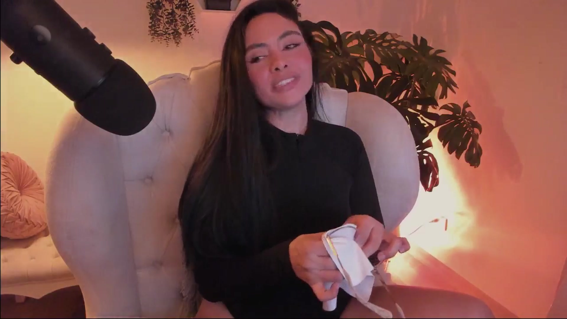 Gallery image thumbnail from Marianviolet's myfreecams stream on, 06/30/2024, 08:31 image 3 of 20