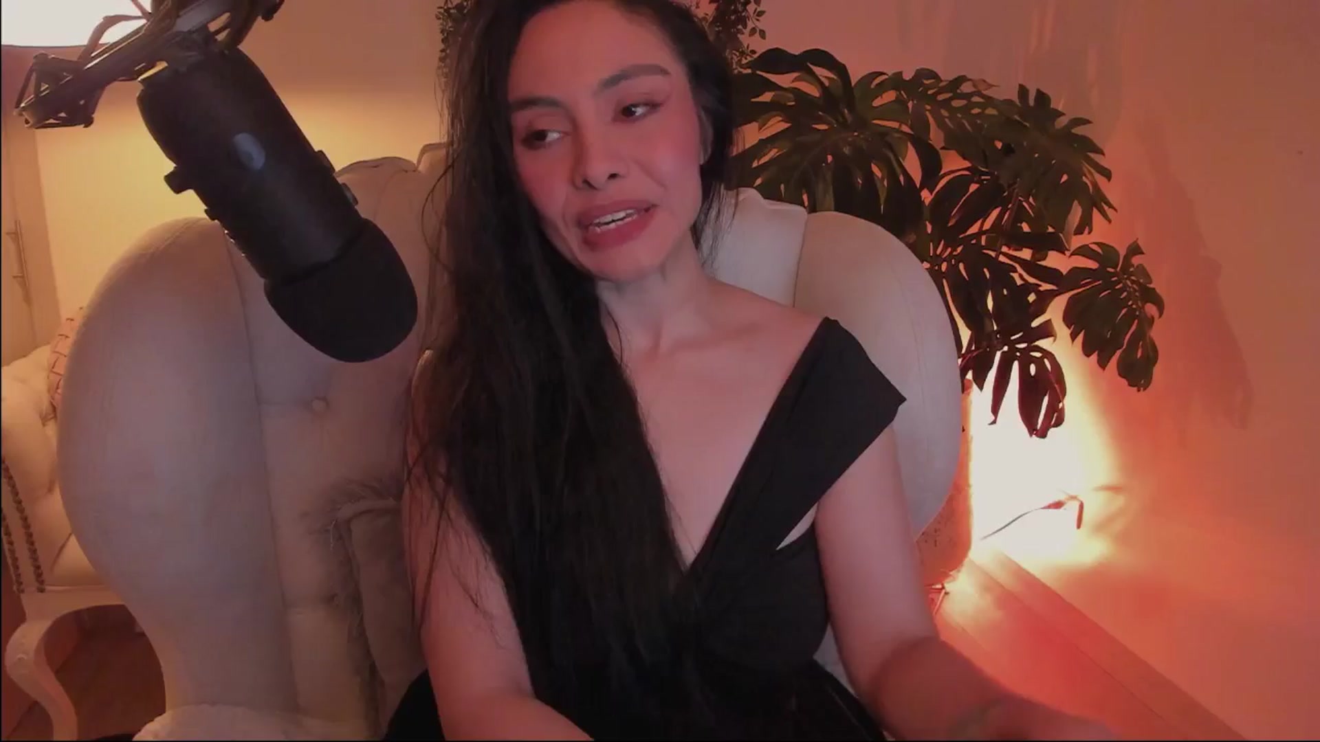 Gallery image thumbnail from Marianviolet's myfreecams stream on, 07/05/2024, 08:28 image 2 of 20