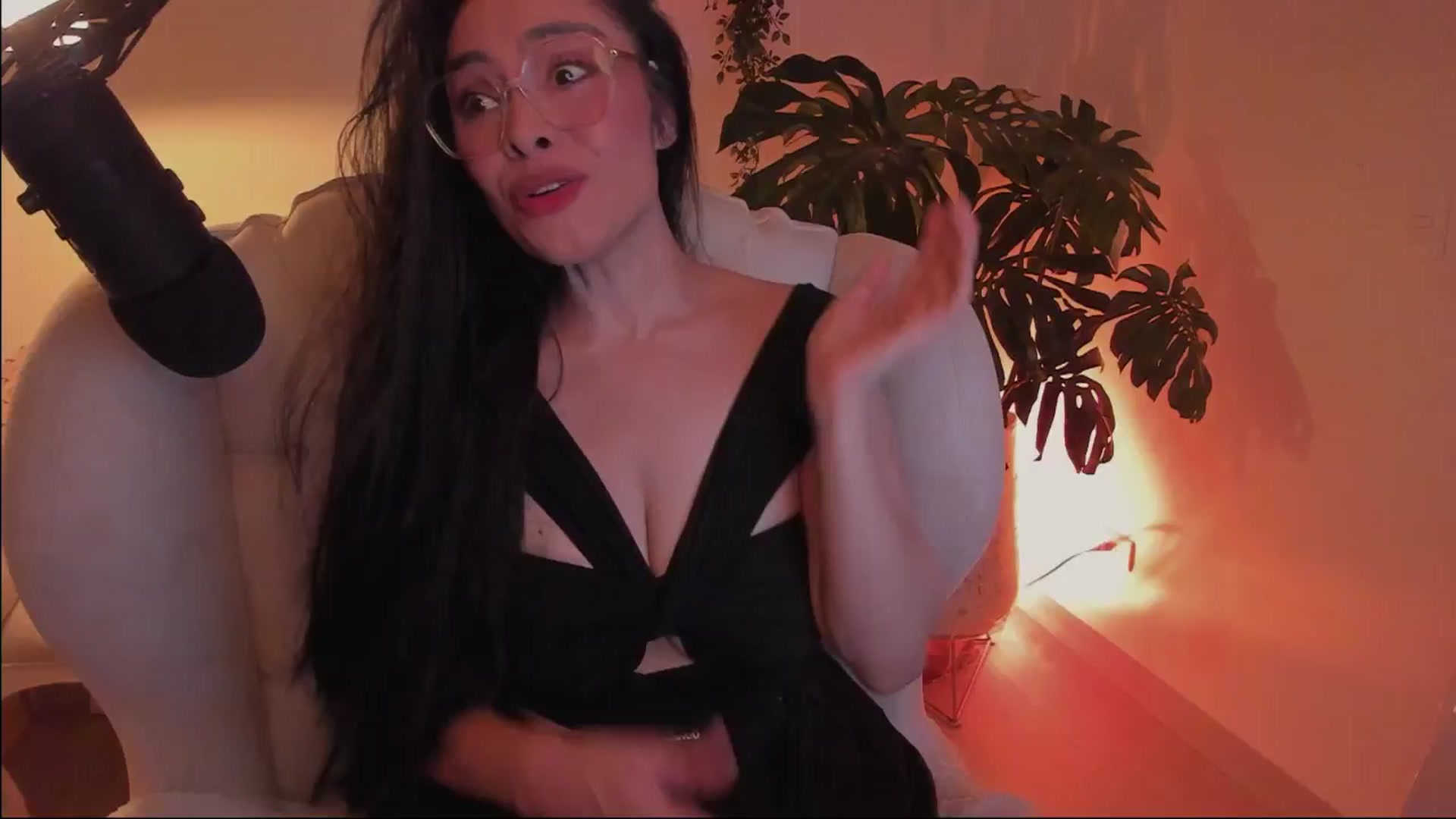 Gallery image thumbnail from Marianviolet's myfreecams stream on, 07/05/2024, 08:28 image 1 of 20