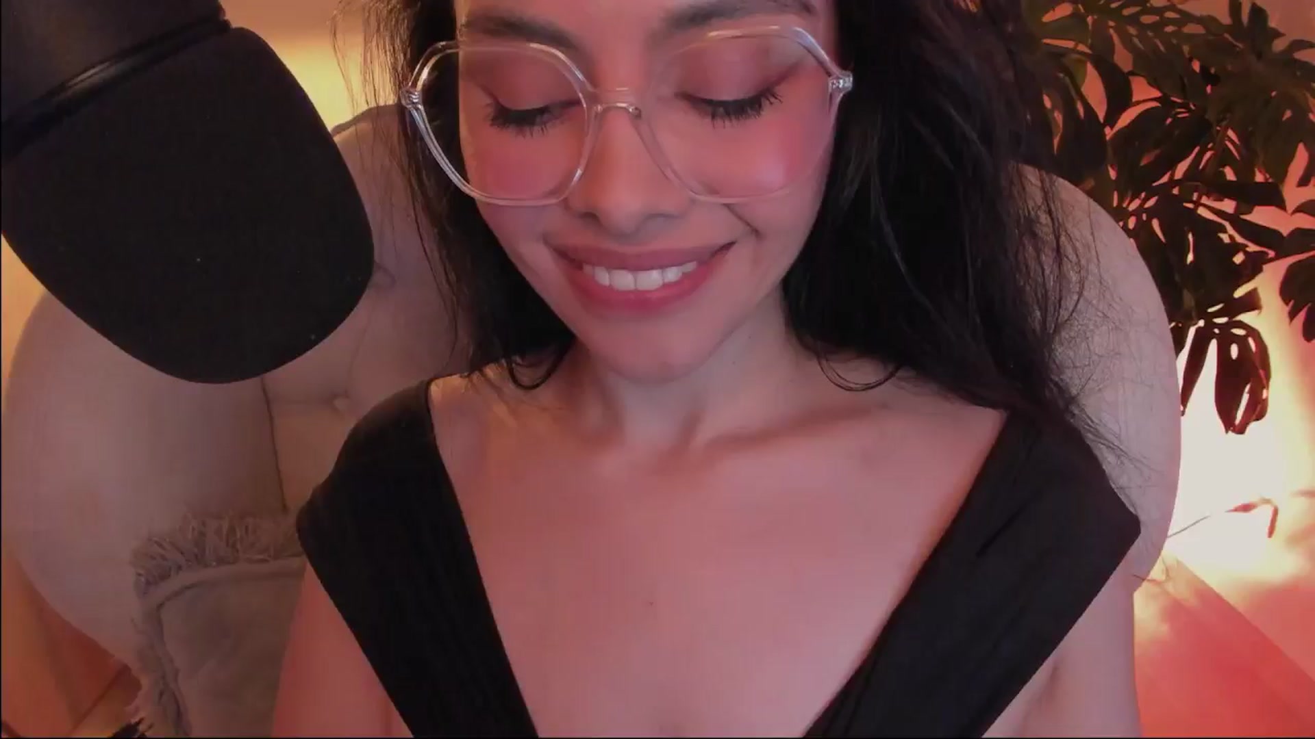 Gallery image thumbnail from Marianviolet's myfreecams stream on, 07/05/2024, 08:28 image 10 of 20
