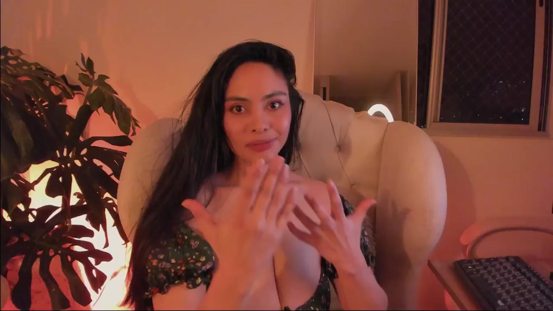 Gallery image thumbnail from Marianviolet's myfreecams stream on, 07/06/2024, 10:22 image 18 of 20