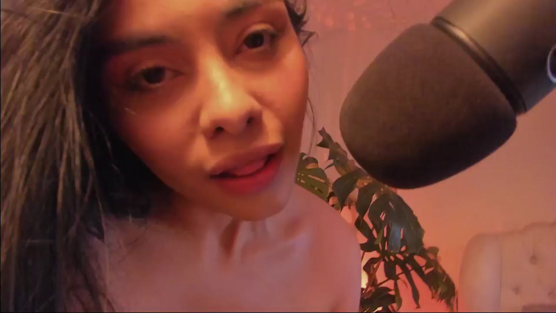 Gallery image thumbnail from Marianviolet's myfreecams stream on, 07/06/2024, 10:22 image 5 of 20