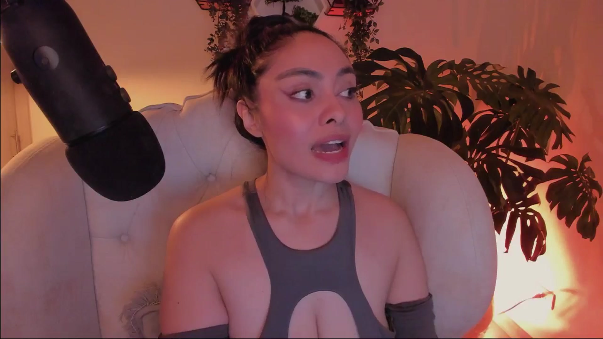 Gallery image thumbnail from Marianviolet's myfreecams stream on, 07/08/2024, 13:13 image 9 of 20