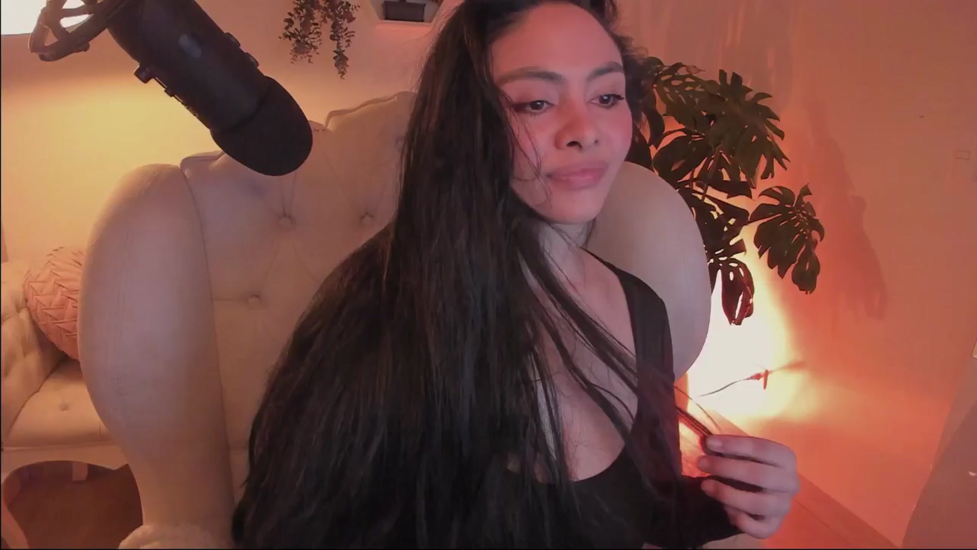 Gallery image thumbnail from Marianviolet's myfreecams stream on, 07/10/2024, 08:50 image 8 of 20