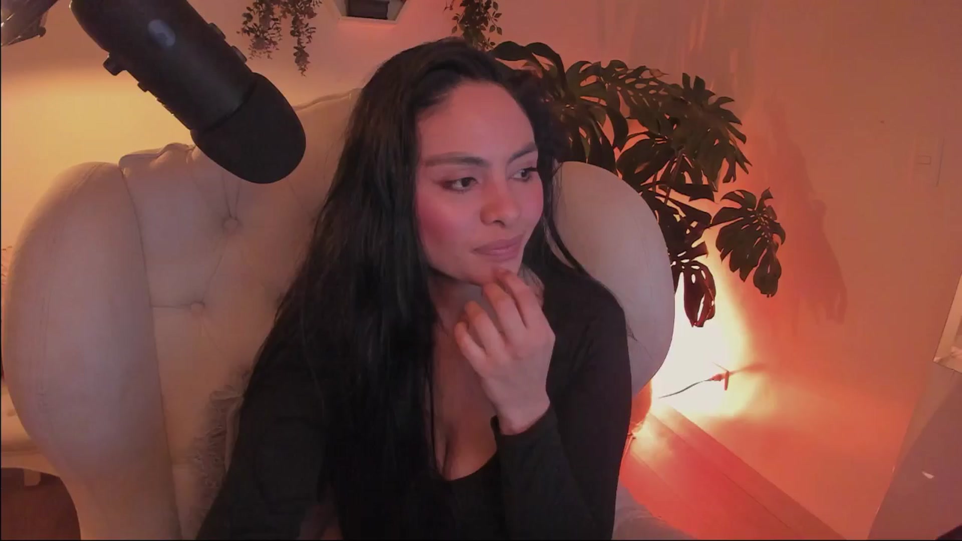 Gallery image thumbnail from Marianviolet's myfreecams stream on, 07/10/2024, 08:50 image 17 of 20