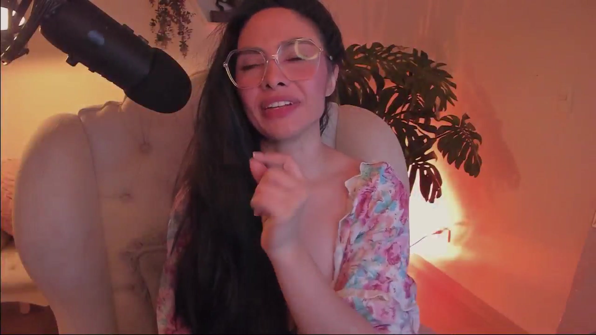 Gallery image thumbnail from Marianviolet's myfreecams stream on, 07/12/2024, 09:56 image 6 of 20