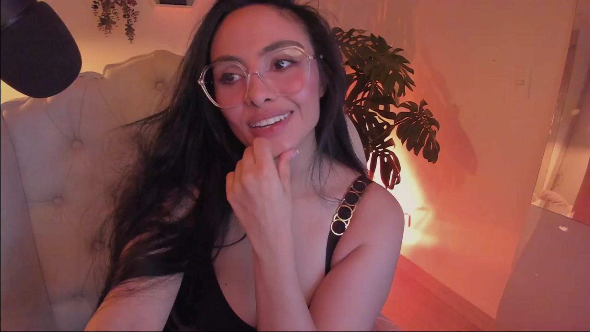 Gallery image thumbnail from Marianviolet's myfreecams stream on, 07/17/2024, 09:36 image 18 of 20