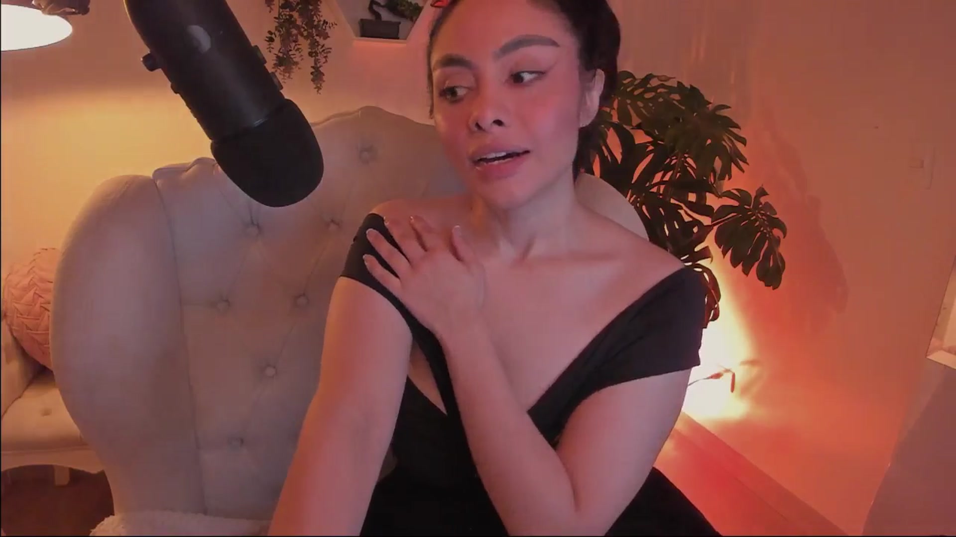Gallery image thumbnail from Marianviolet's myfreecams stream on, 07/18/2024, 10:27 image 2 of 20