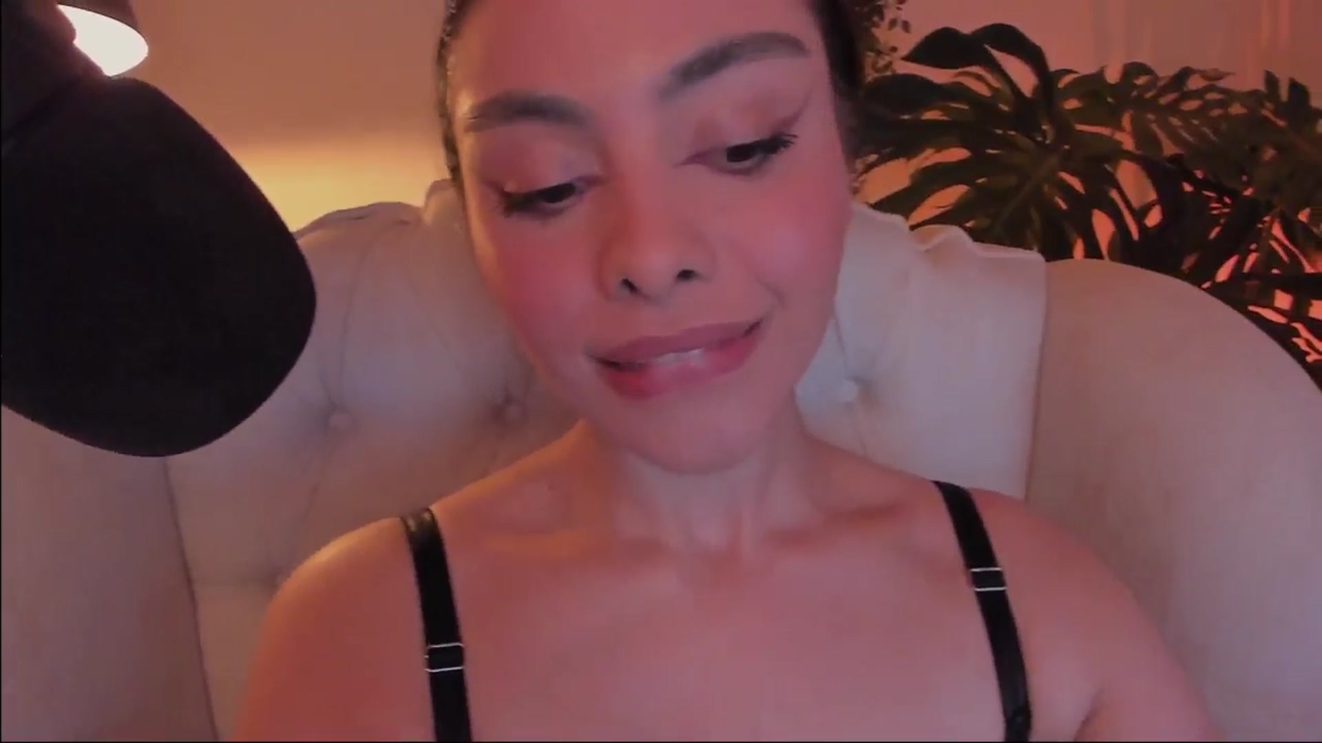 Gallery image thumbnail from Marianviolet's myfreecams stream on, 07/19/2024, 08:04 image 5 of 20