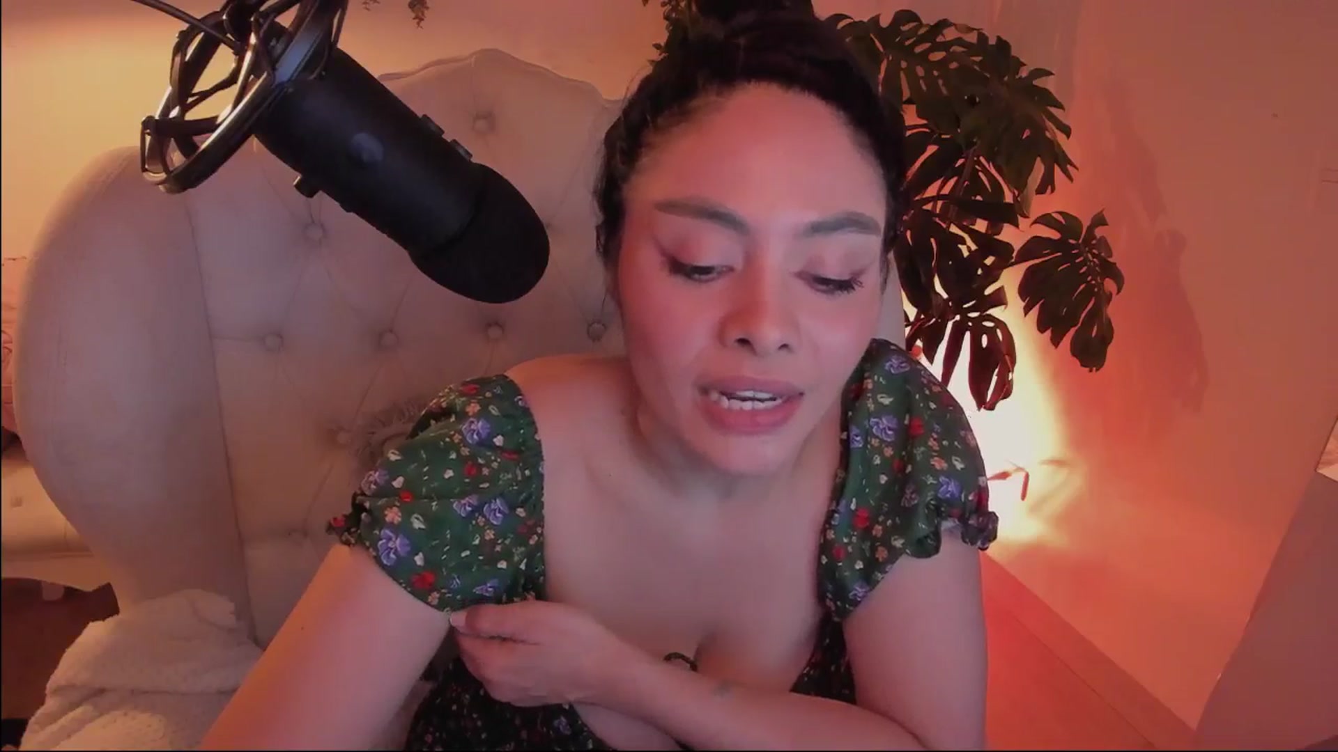 Gallery image thumbnail from Marianviolet's myfreecams stream on, 07/29/2024, 08:47 image 10 of 20