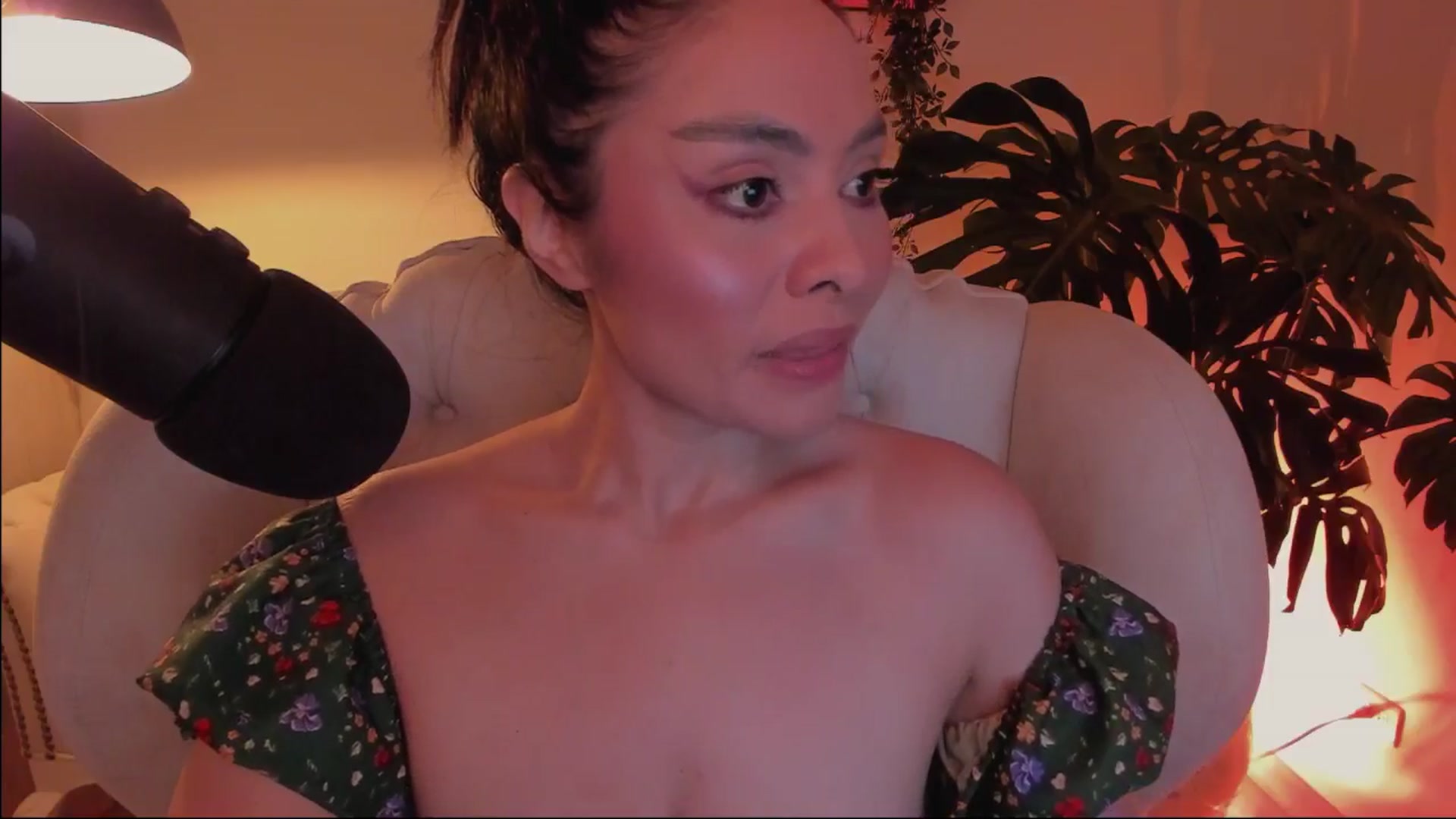 Gallery image thumbnail from Marianviolet's myfreecams stream on, 07/29/2024, 08:47 image 14 of 20