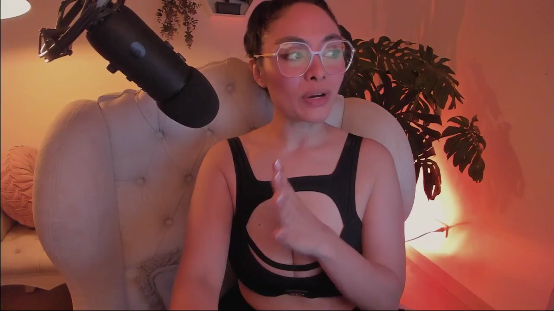 Gallery image thumbnail from Marianviolet's myfreecams stream on, 07/31/2024, 08:27 image 11 of 20