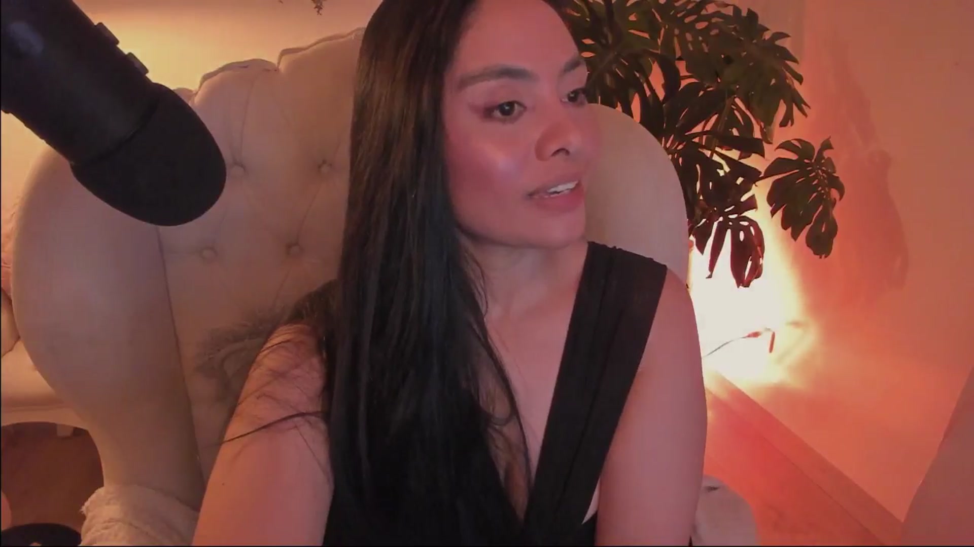 Gallery image thumbnail from Marianviolet's myfreecams stream on, 08/01/2024, 09:18 image 6 of 20