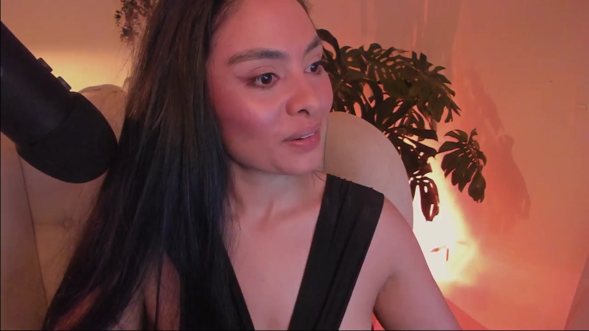 Gallery image thumbnail from Marianviolet's myfreecams stream on, 08/01/2024, 09:18 image 14 of 20