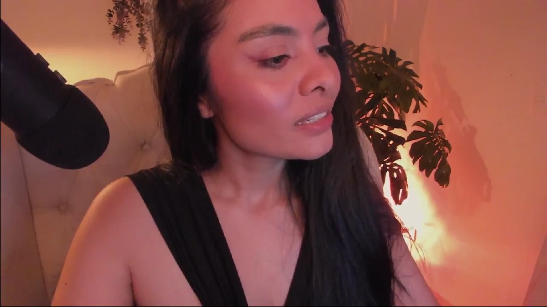 Gallery image thumbnail from Marianviolet's myfreecams stream on, 08/01/2024, 09:18 image 12 of 20