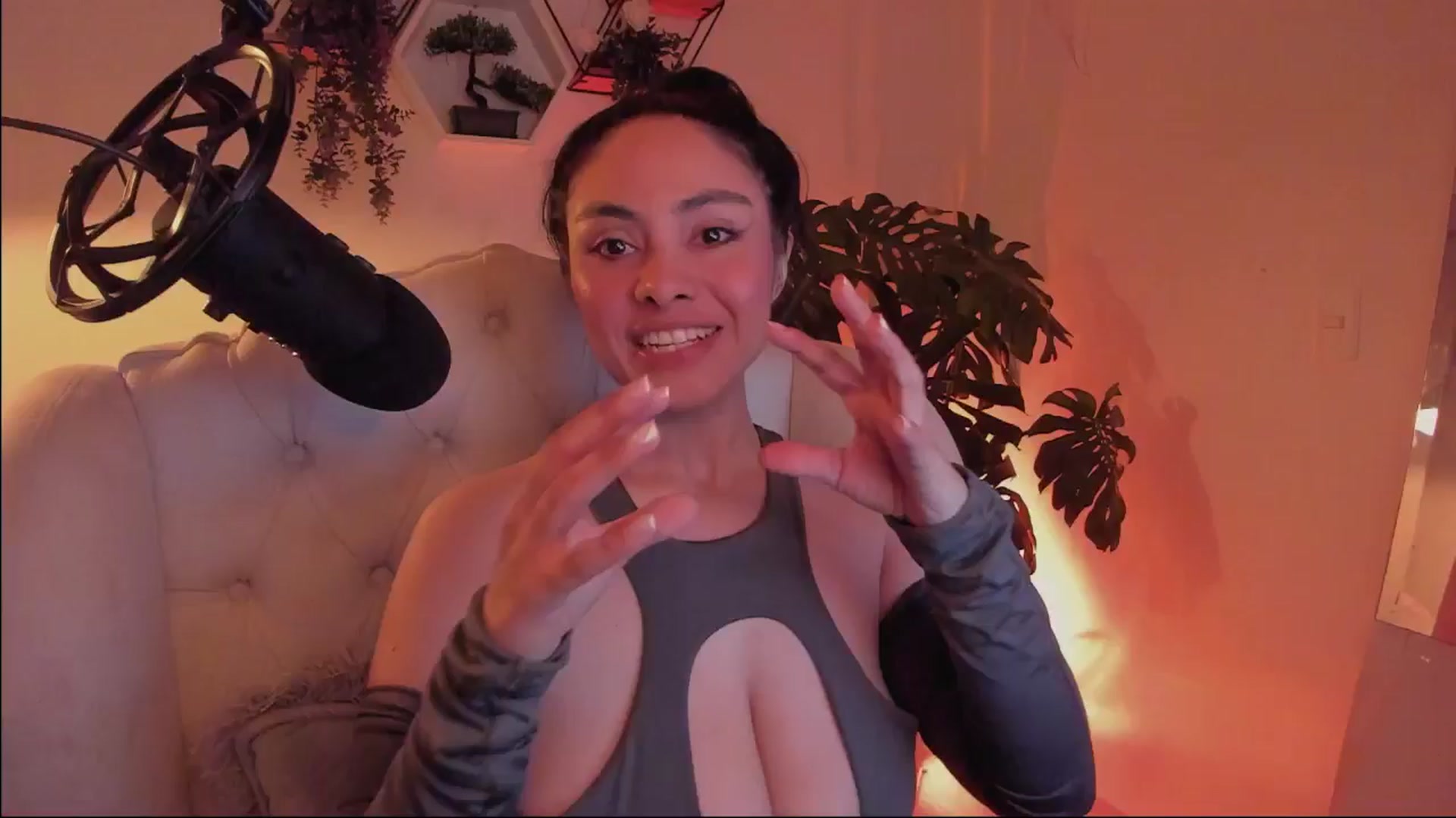 Gallery image thumbnail from Marianviolet's myfreecams stream on, 08/03/2024, 07:45 image 8 of 20