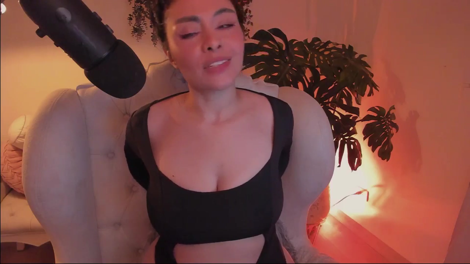 Gallery image thumbnail from Marianviolet's myfreecams stream on, 08/05/2024, 10:07 image 8 of 20