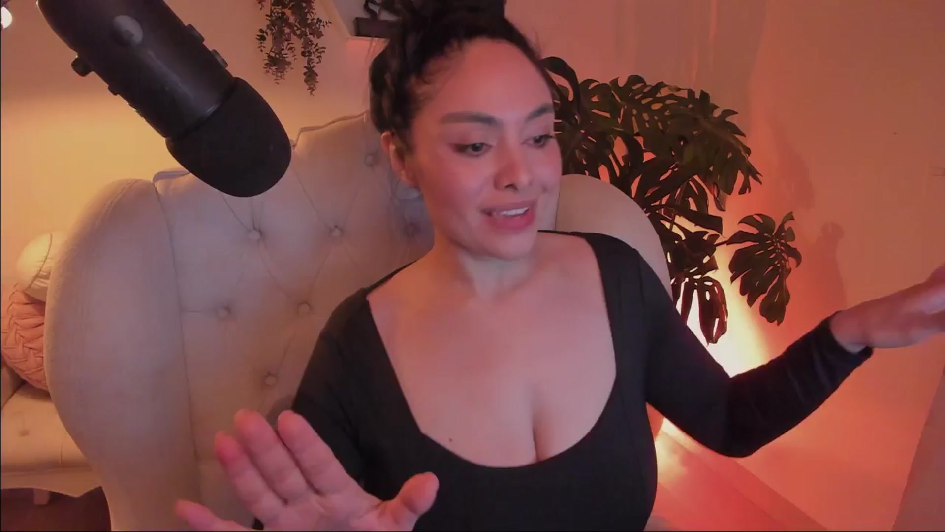 Gallery image thumbnail from Marianviolet's myfreecams stream on, 08/05/2024, 10:07 image 1 of 20