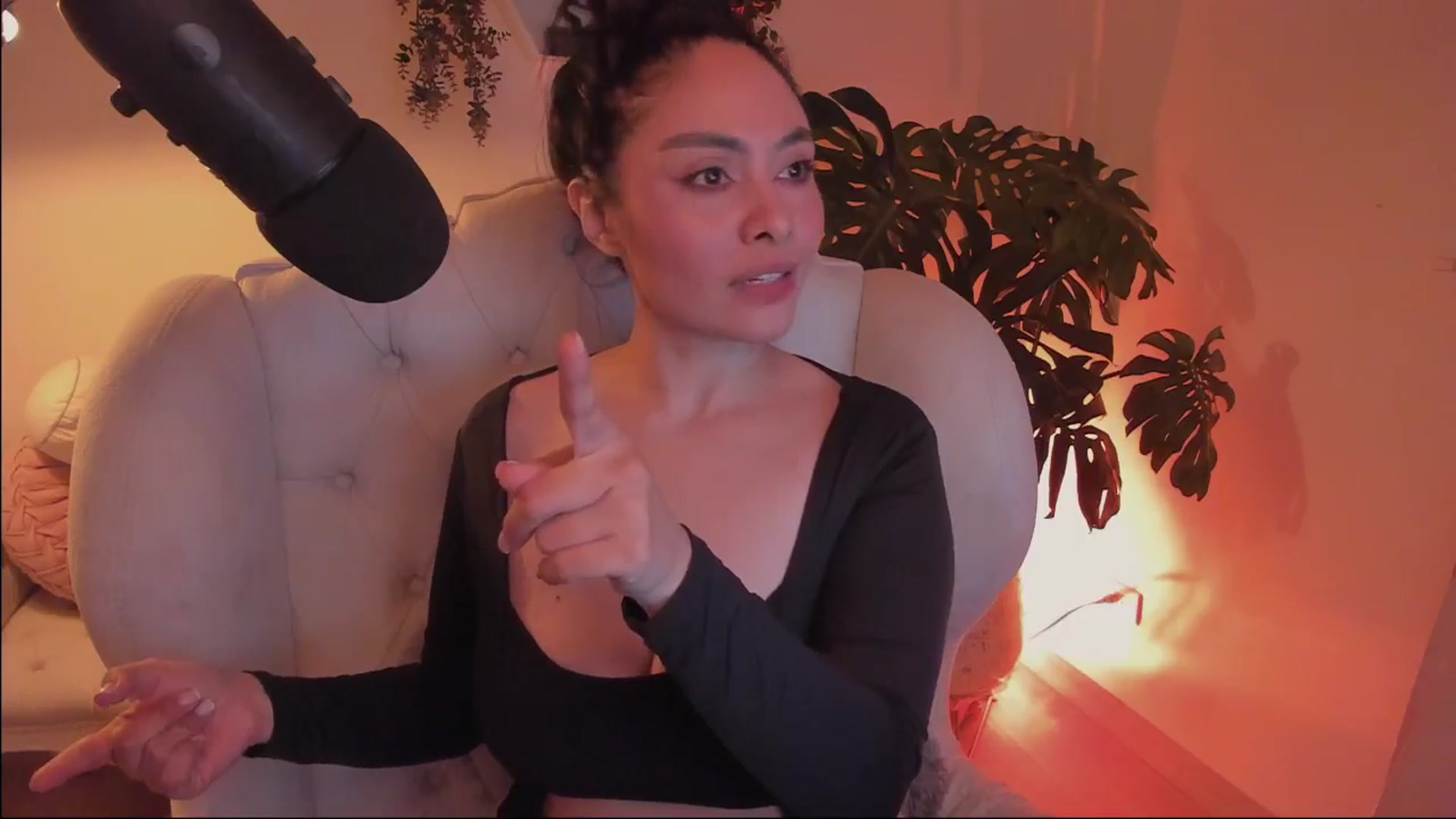 Gallery image thumbnail from Marianviolet's myfreecams stream on, 08/05/2024, 10:07 image 4 of 20