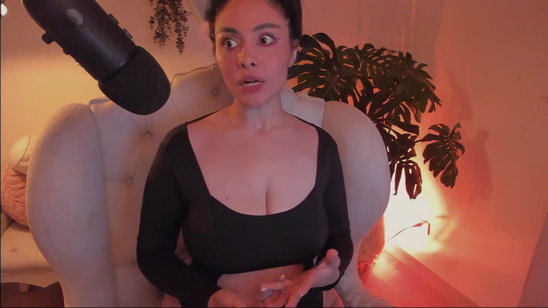 Gallery image thumbnail from Marianviolet's myfreecams stream on, 08/05/2024, 10:07 image 6 of 20