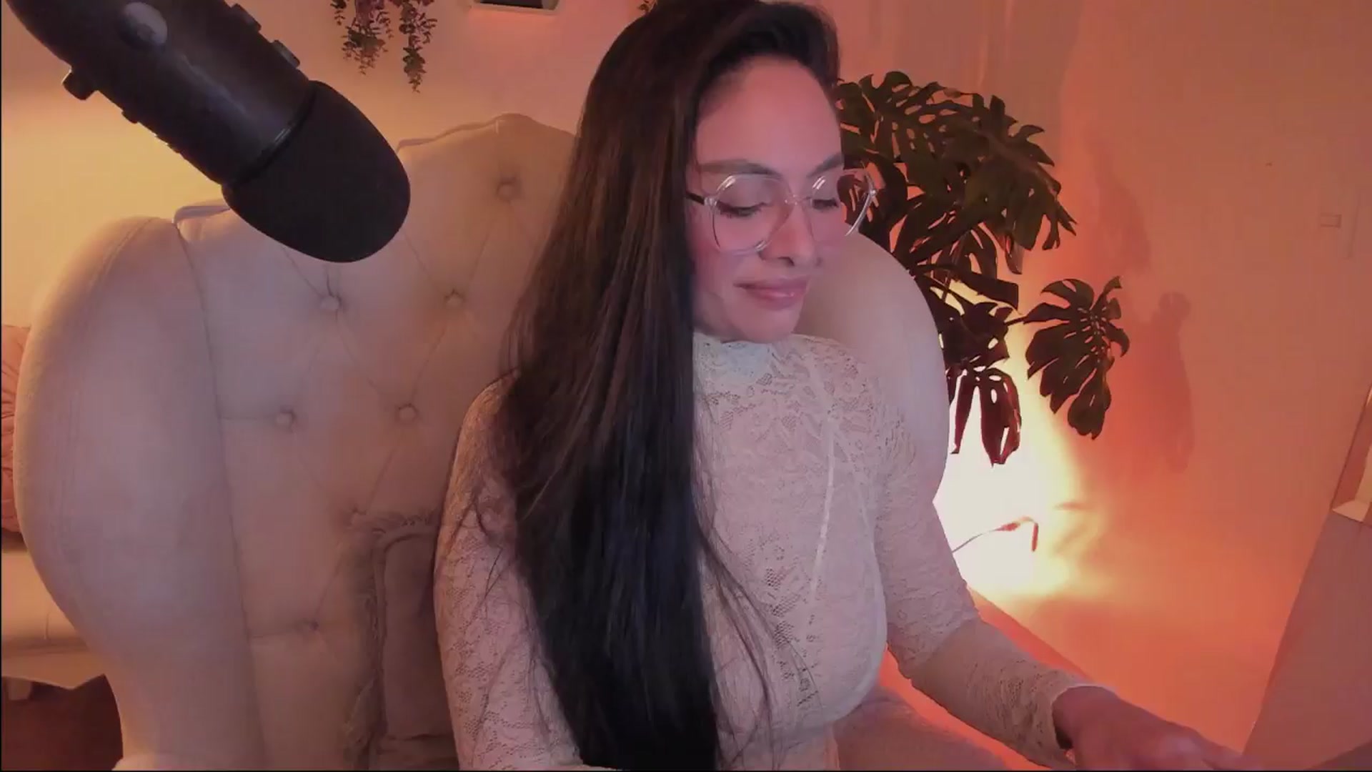 Gallery image thumbnail from Marianviolet's myfreecams stream on, 08/06/2024, 08:36 image 10 of 20