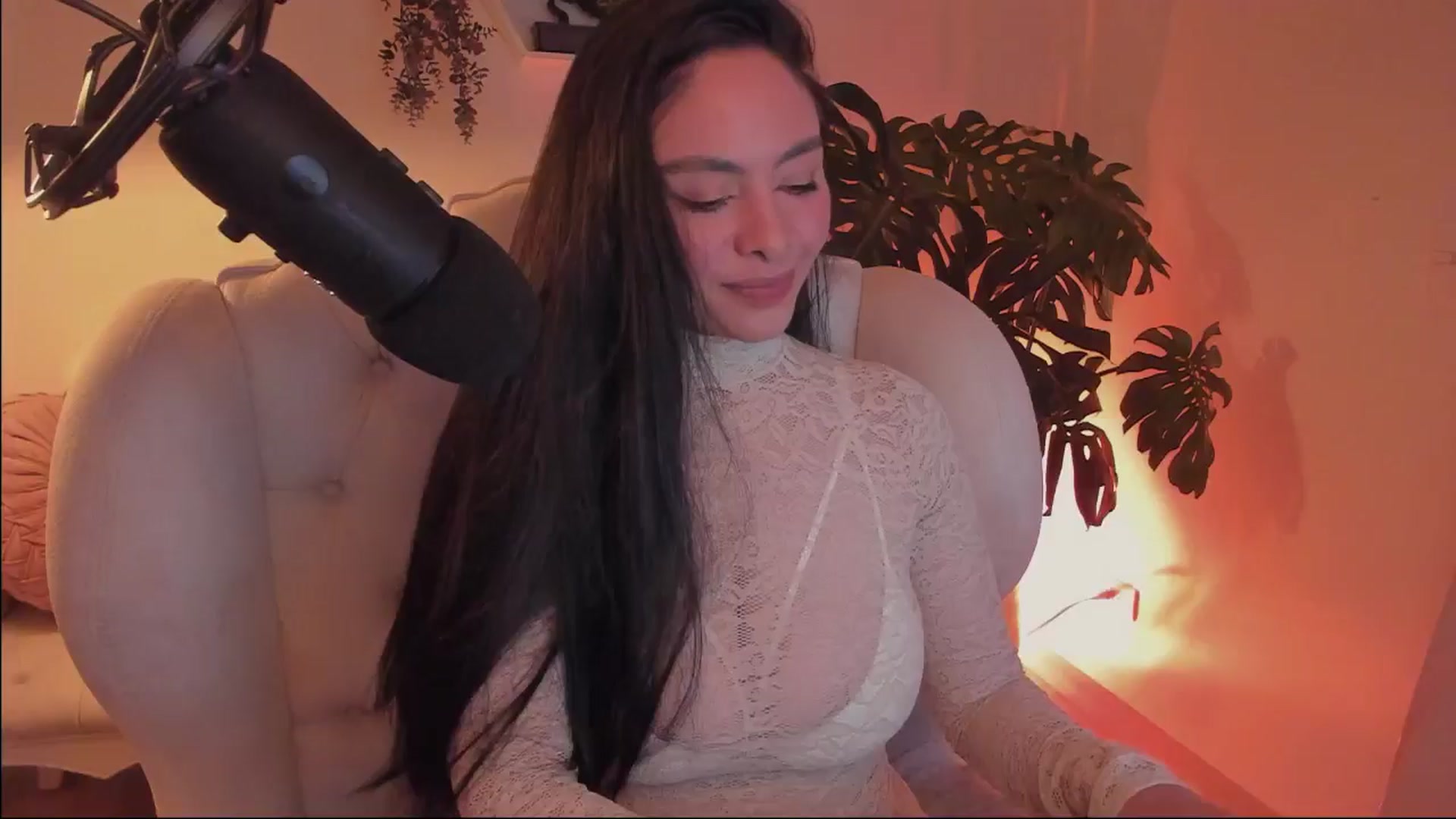 Gallery image thumbnail from Marianviolet's myfreecams stream on, 08/06/2024, 08:36 image 18 of 20