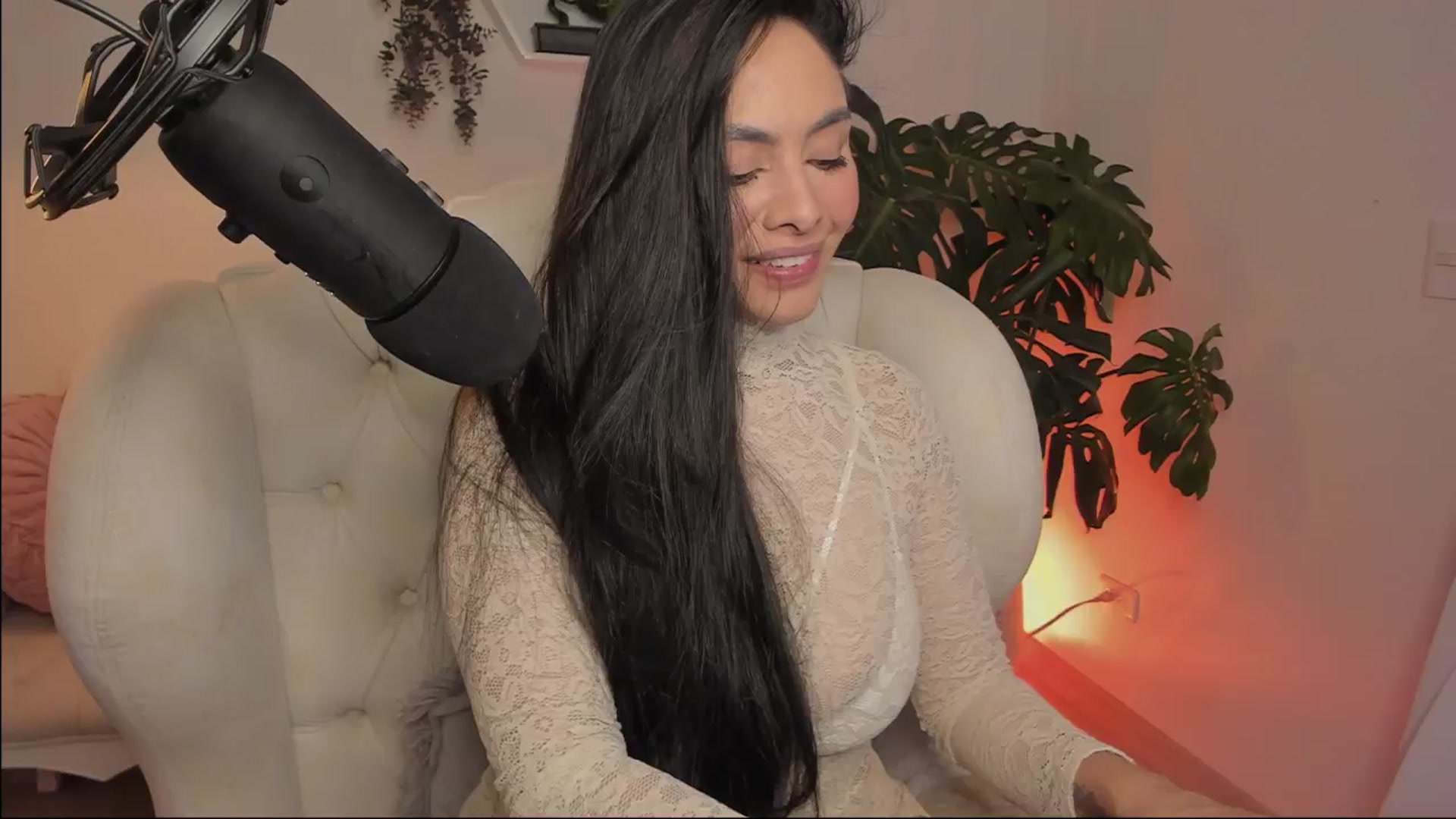 Gallery image thumbnail from Marianviolet's myfreecams stream on, 08/06/2024, 08:36 image 16 of 20
