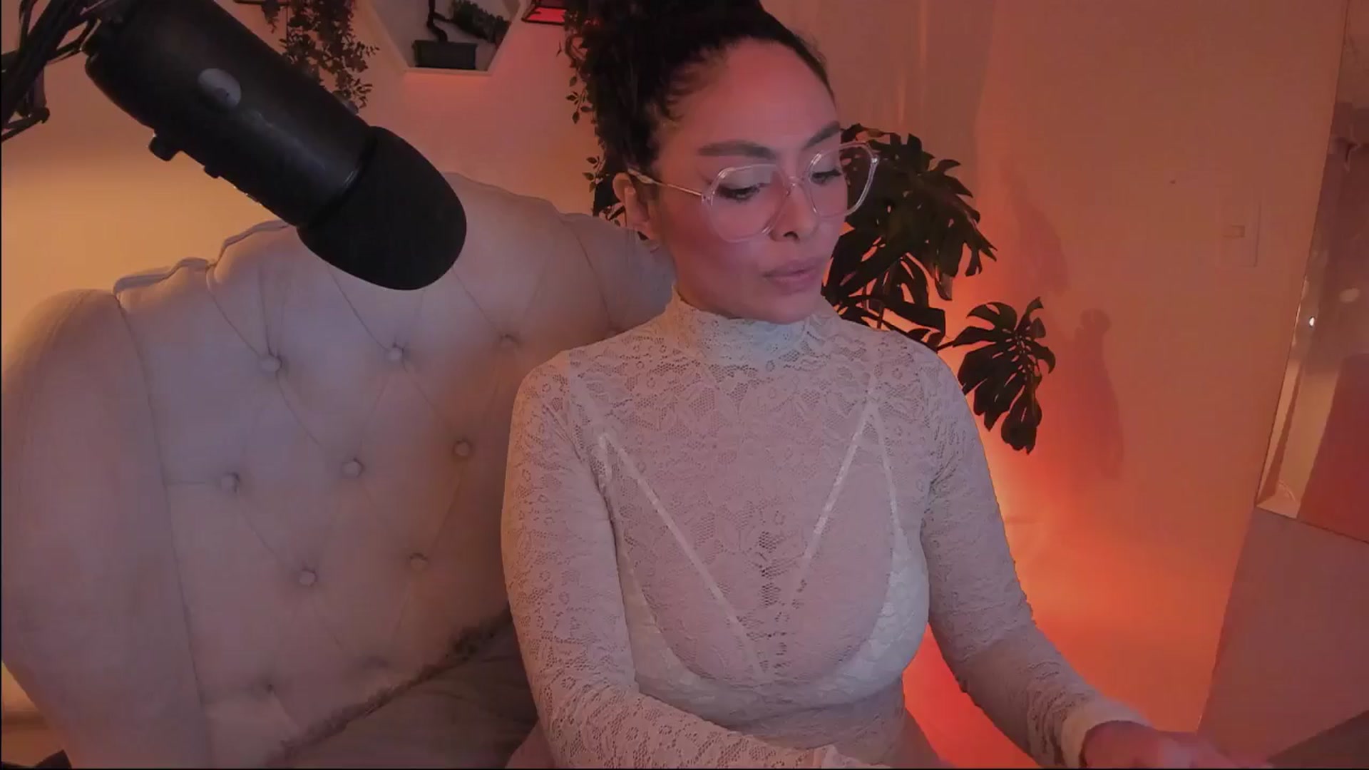 Gallery image thumbnail from Marianviolet's myfreecams stream on, 08/06/2024, 09:37 image 20 of 20