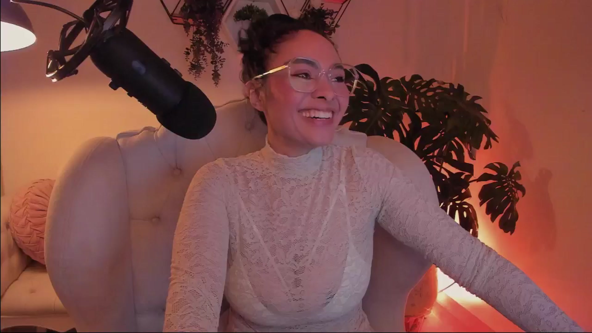 Gallery image thumbnail from Marianviolet's myfreecams stream on, 08/06/2024, 09:37 image 3 of 20